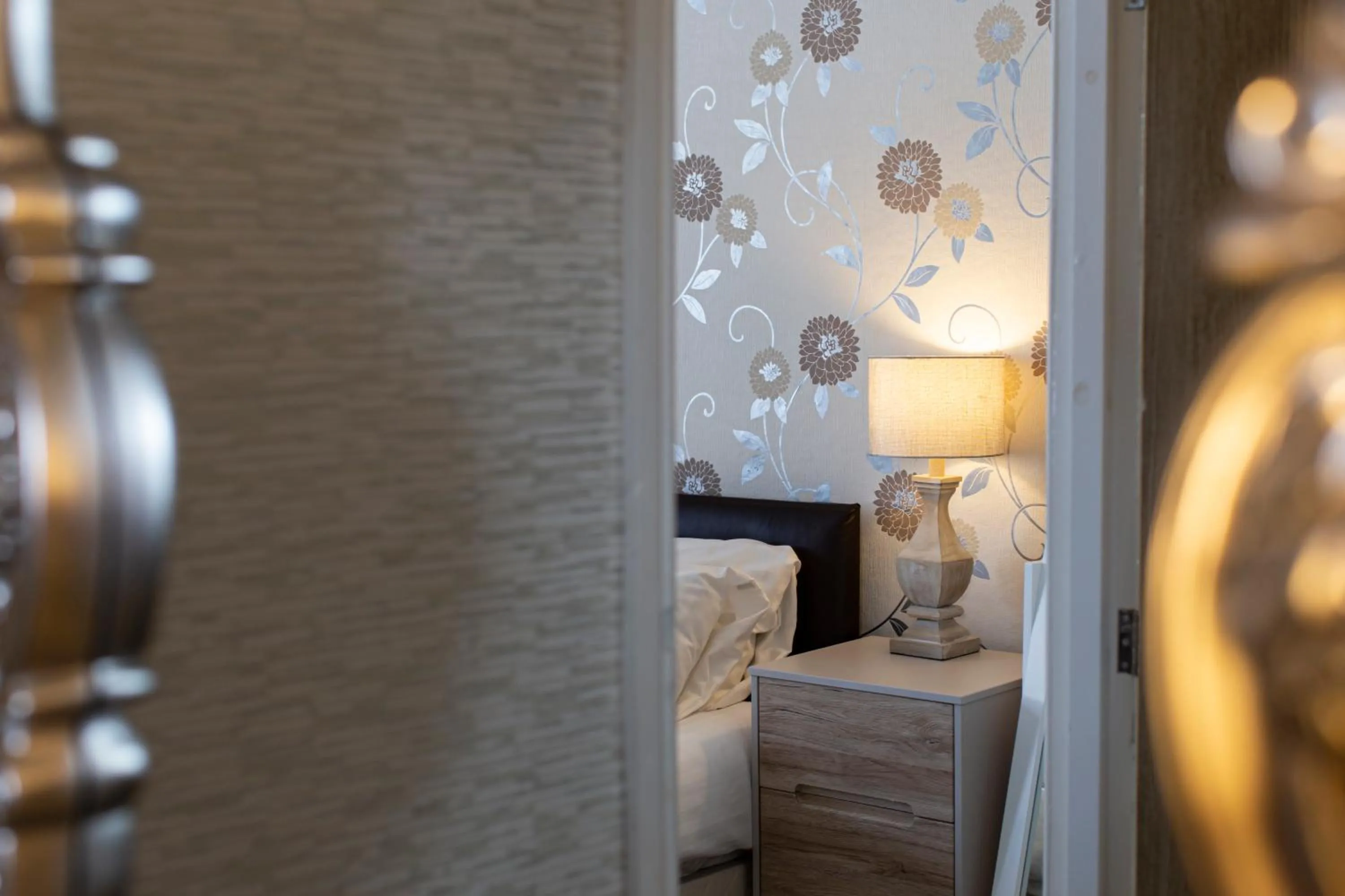 Bedroom, Bed in Snooze