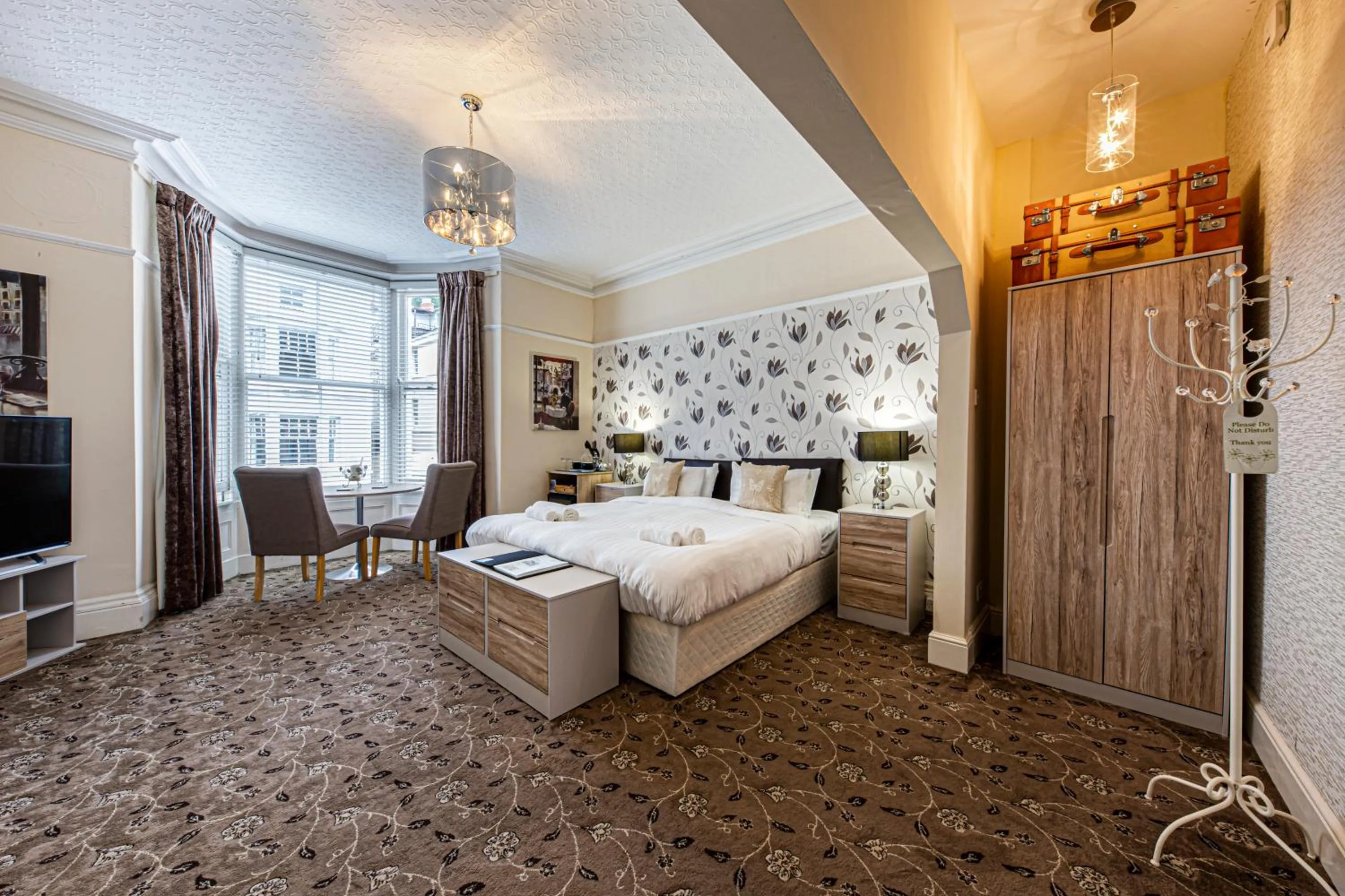 Bathroom, Bed in Snooze