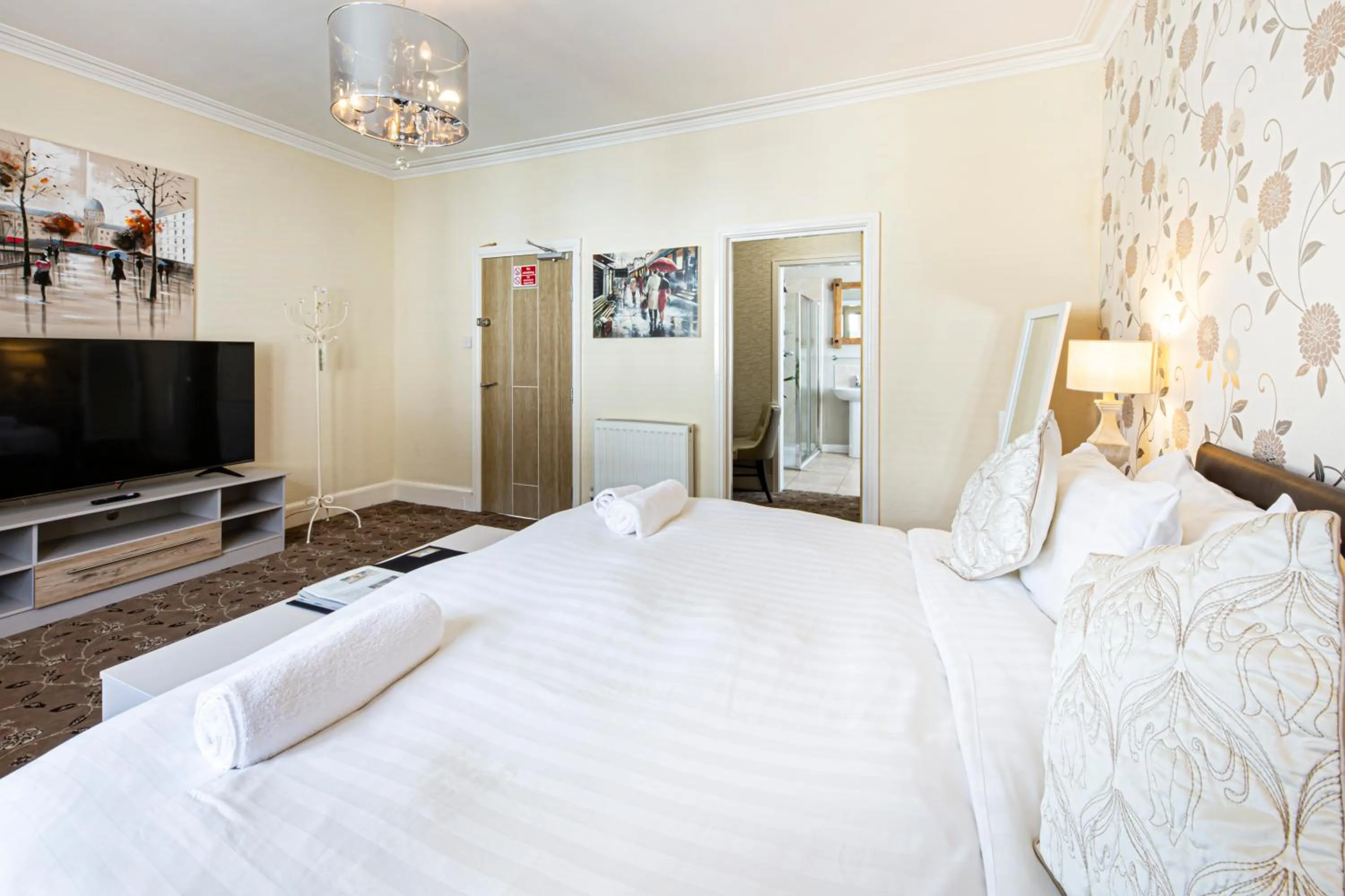 Bedroom, Bed in Snooze