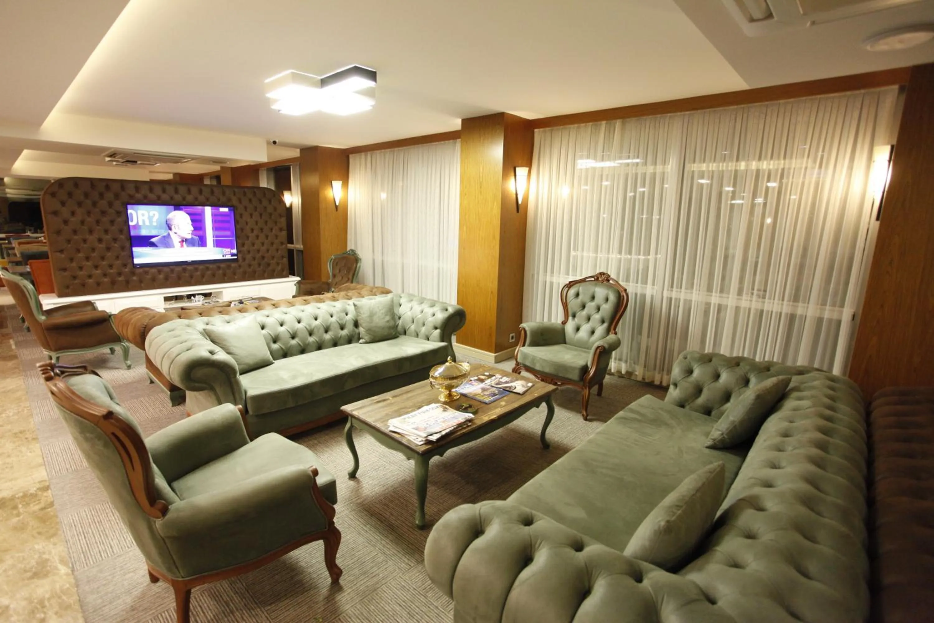 Communal lounge/ TV room in Giresun Sedef Hotel