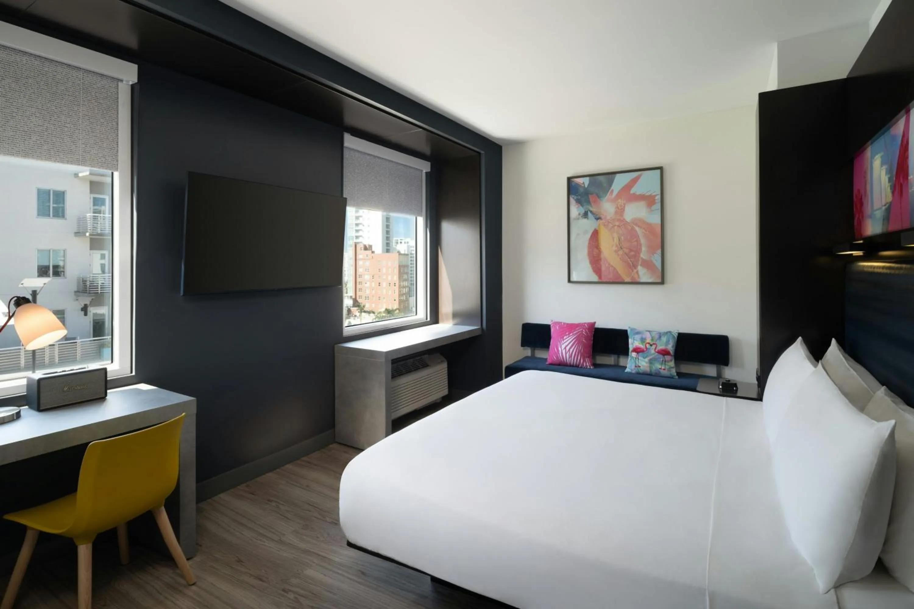 Photo of the whole room, Bed in Aloft Sarasota