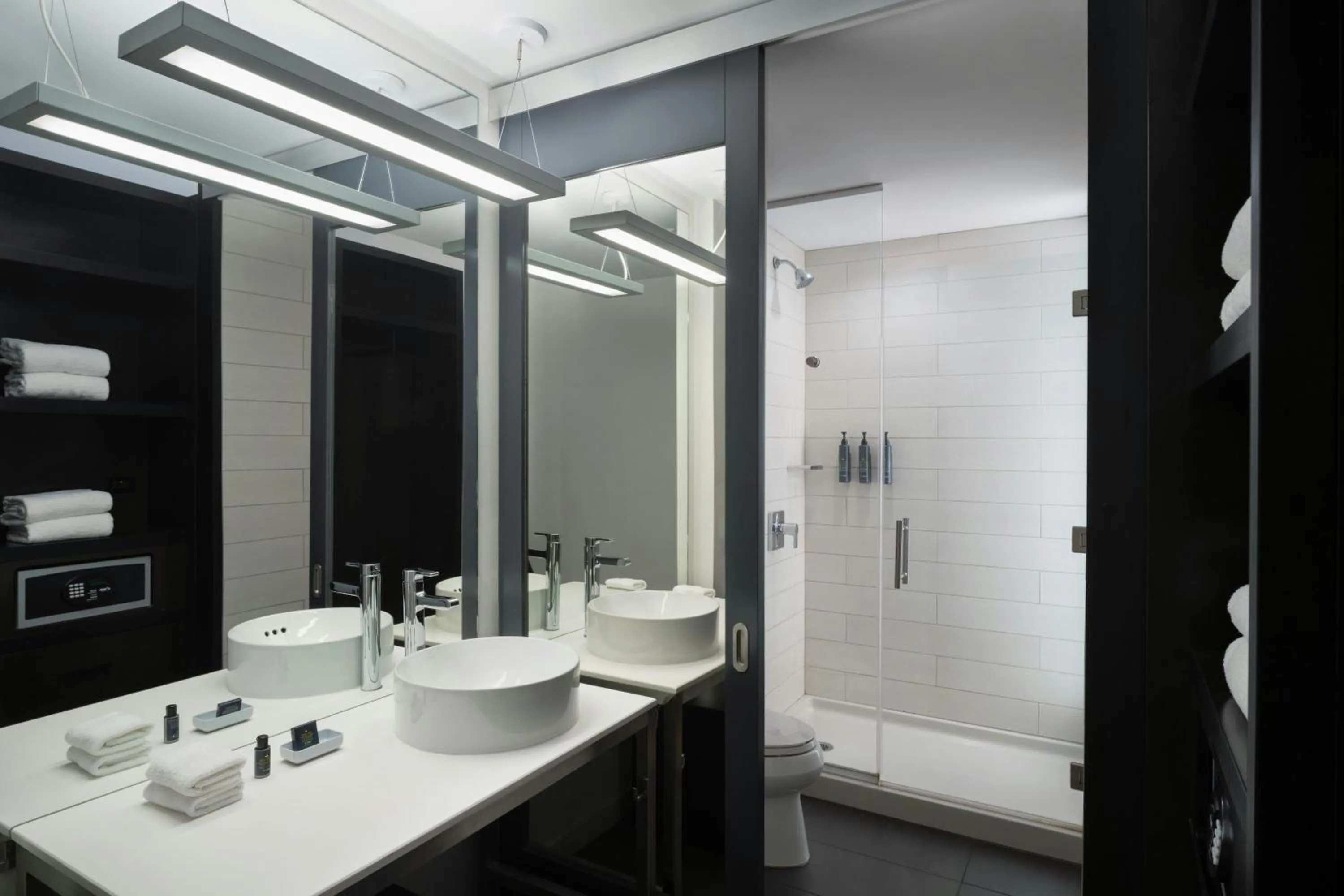 Photo of the whole room in Aloft Sarasota