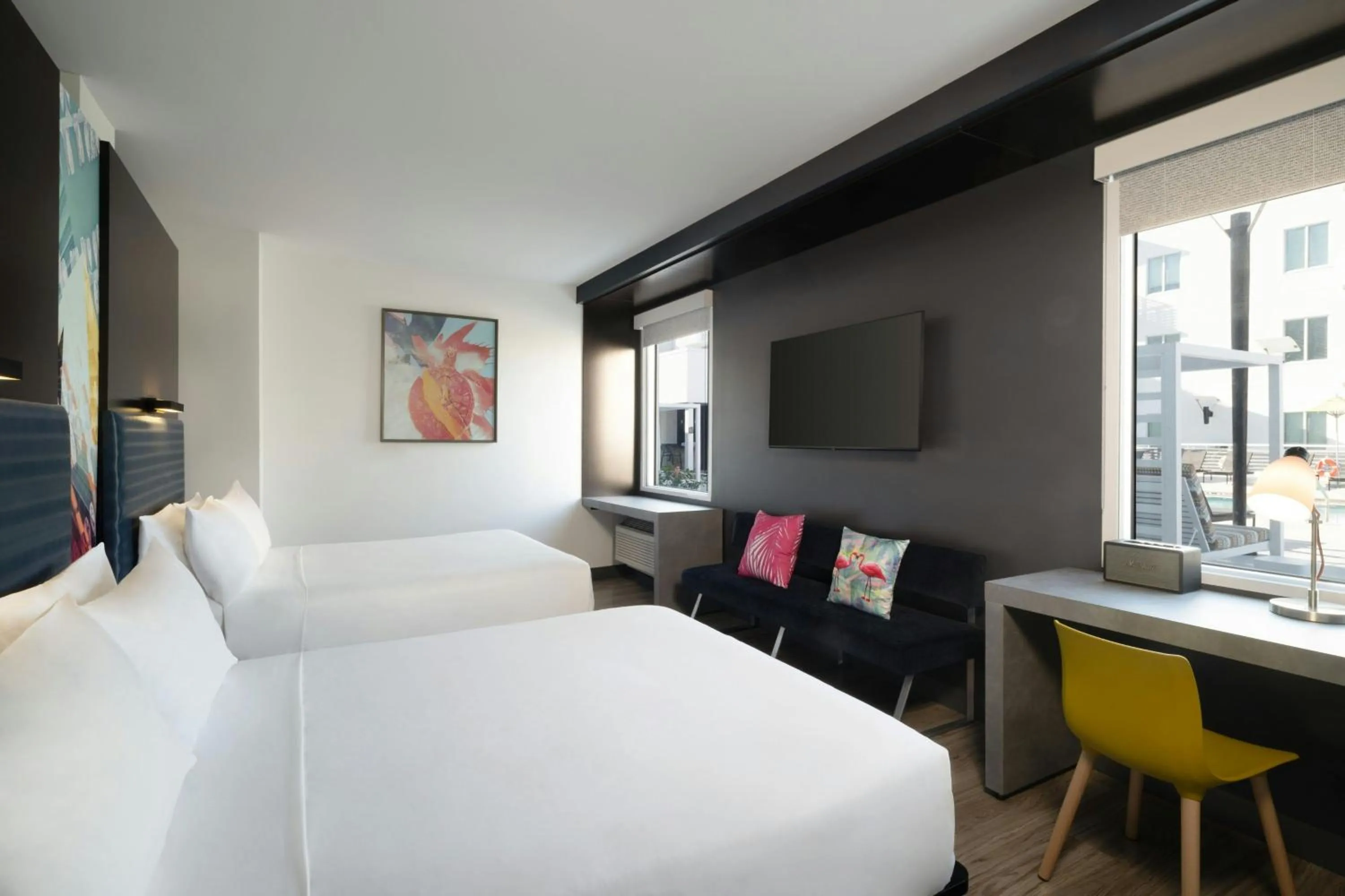 Photo of the whole room, Bed in Aloft Sarasota