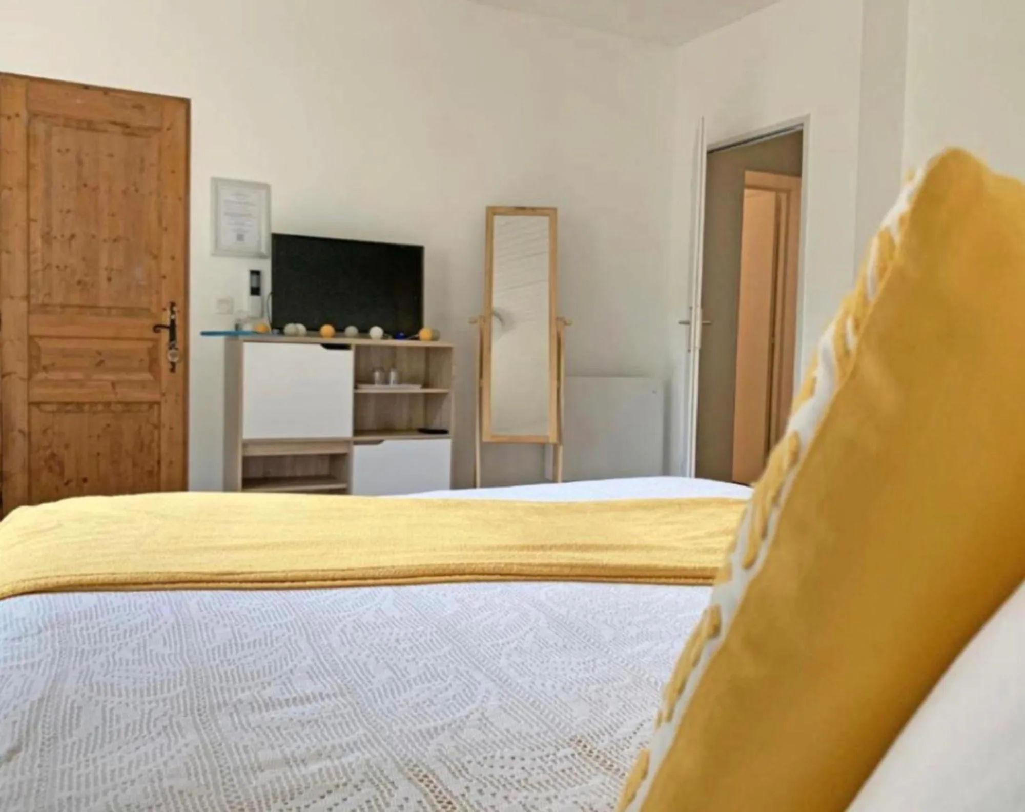 Living room, Bed in Les Tables Aux Vaches Raviège