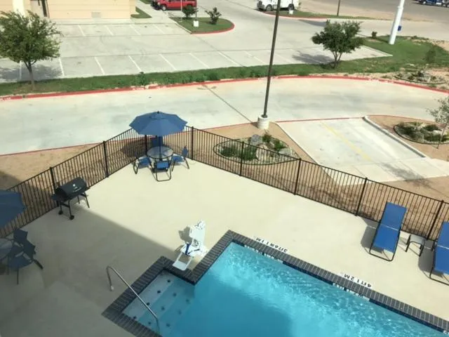 Swimming pool in Comfort Inn & Suites Snyder