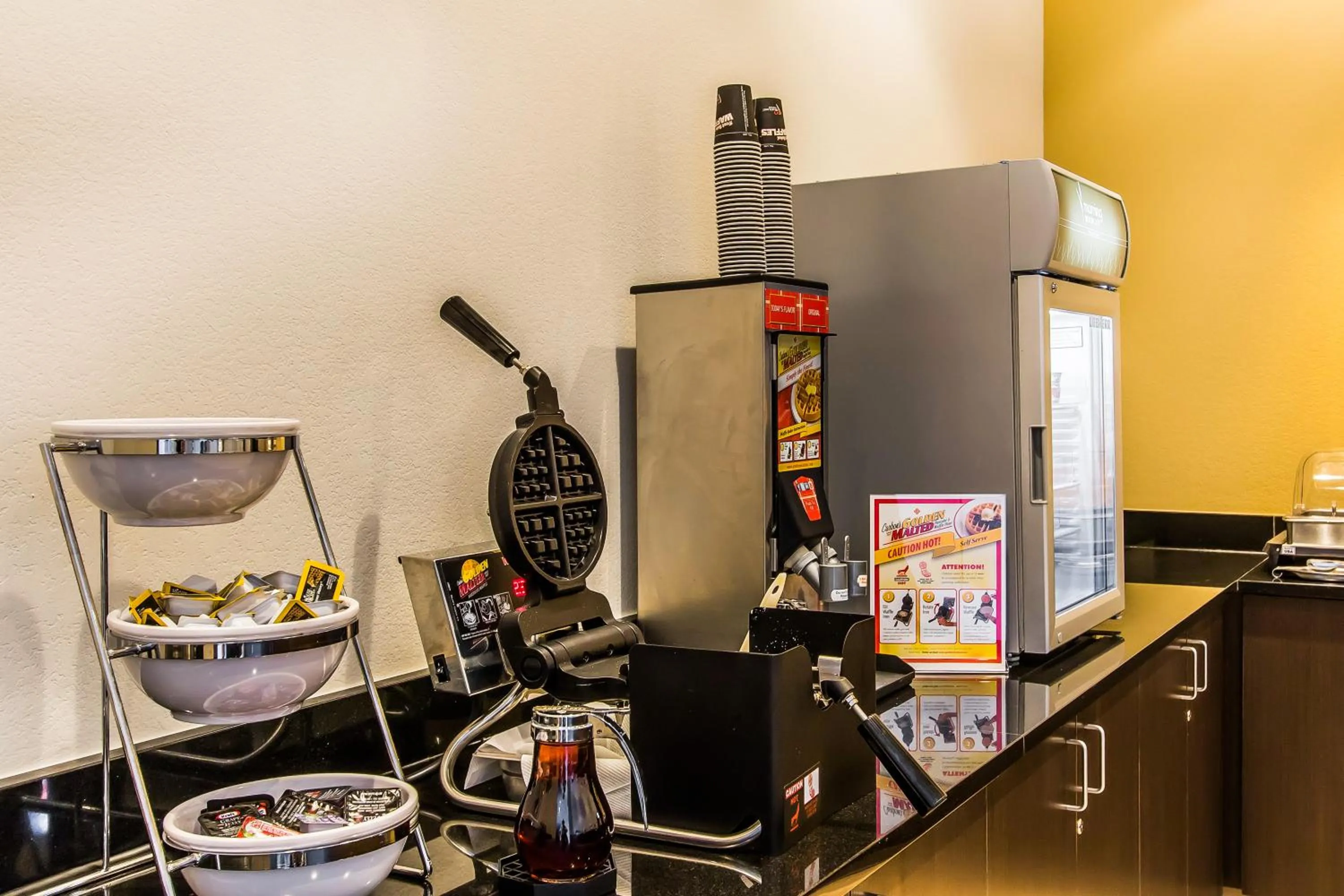 Food and drinks in Wingate by Wyndham Jonesboro Hodge