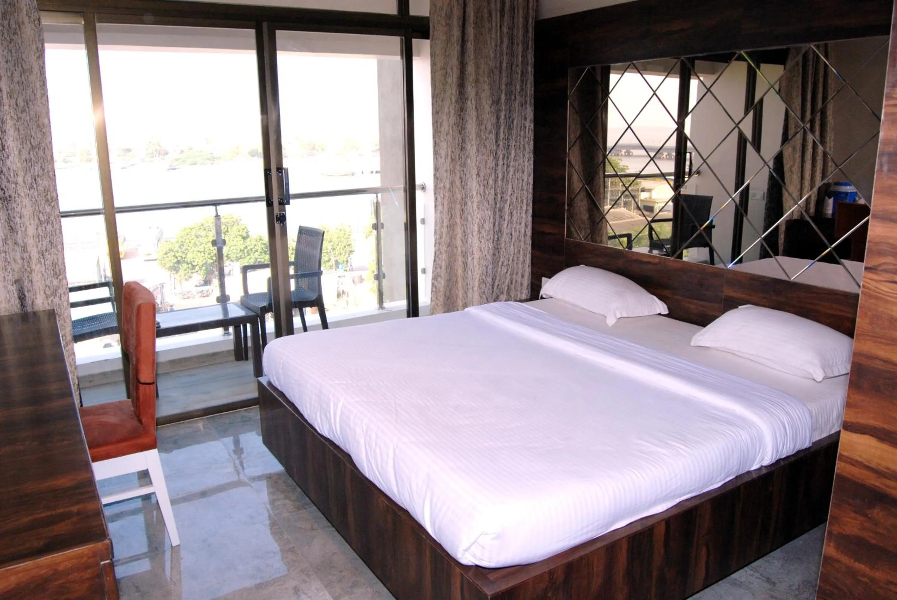 Day, Bed in Hotel Apaar