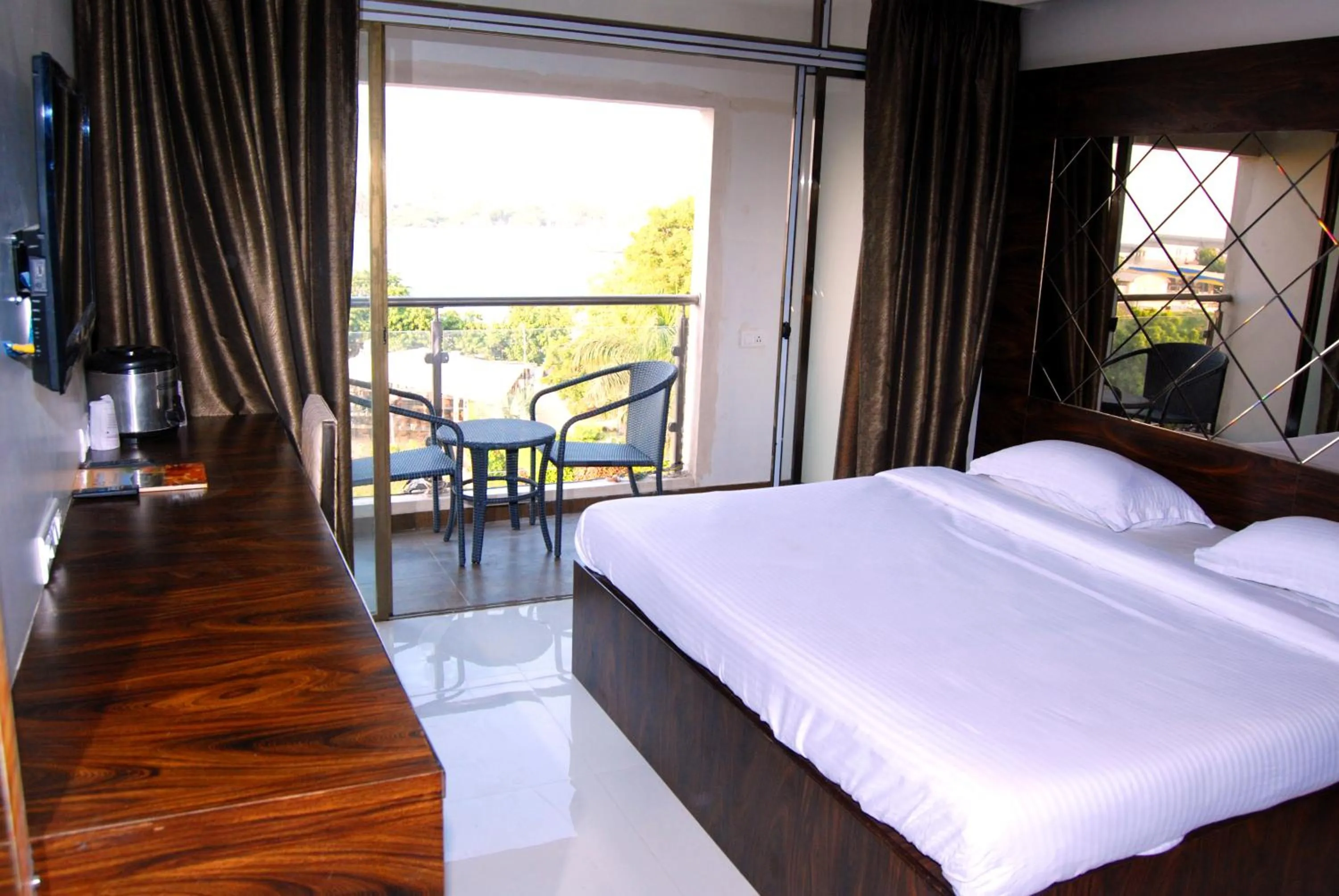 Day, Bed in Hotel Apaar