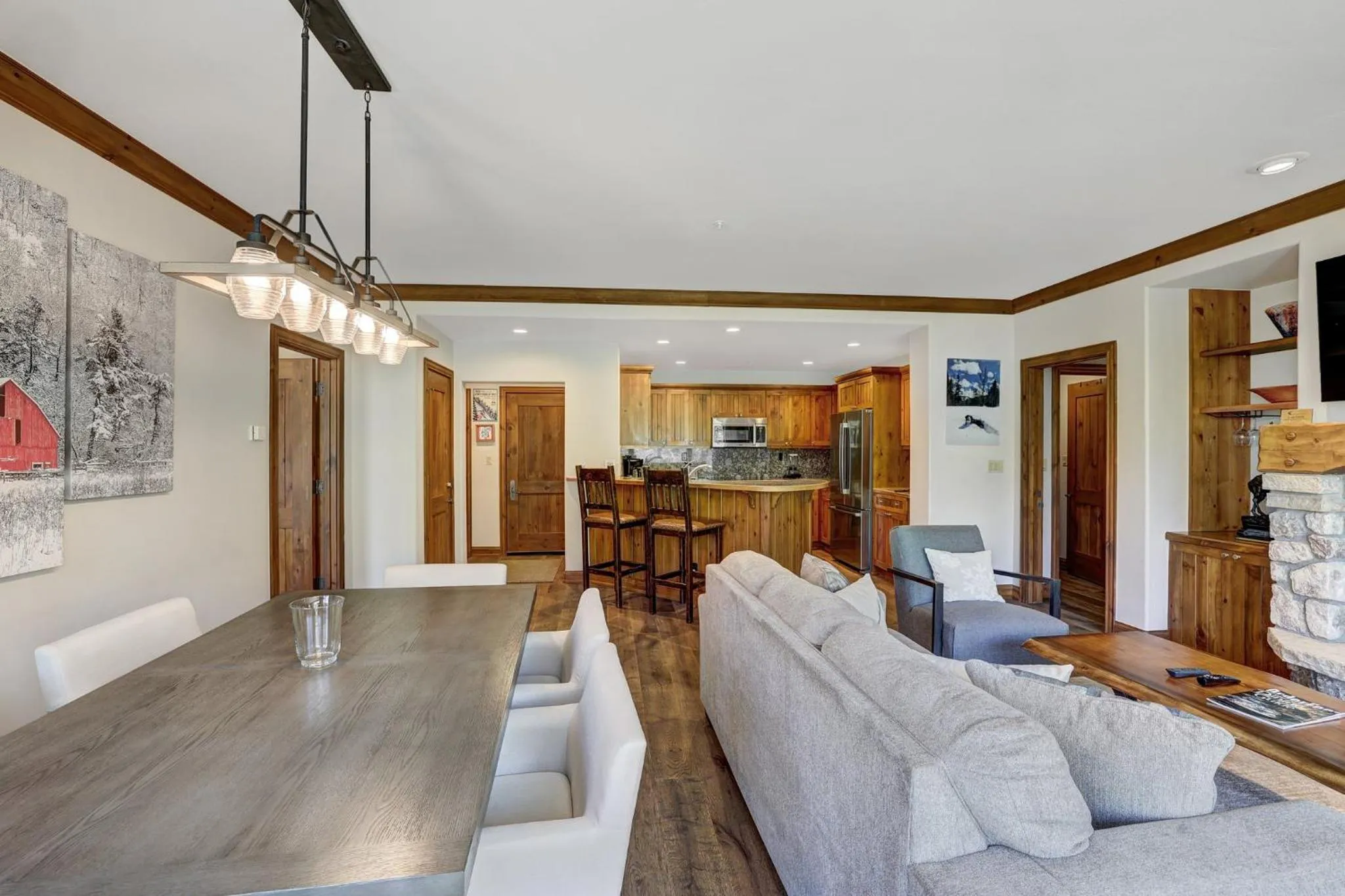 Living room in Elkhorn Lodge