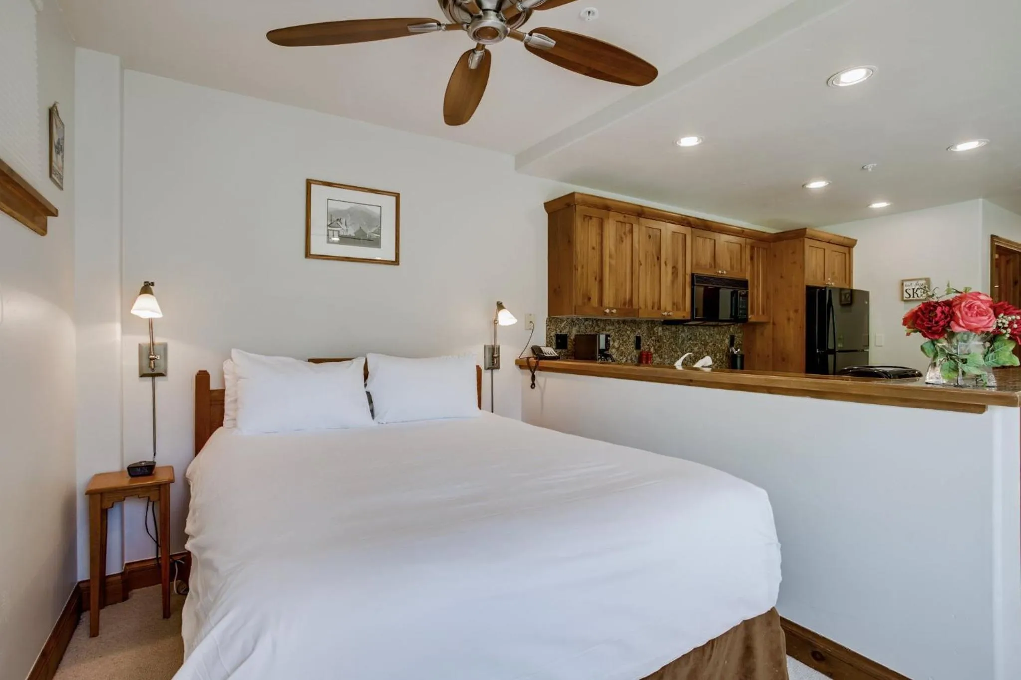 Photo of the whole room, Bed in Elkhorn Lodge