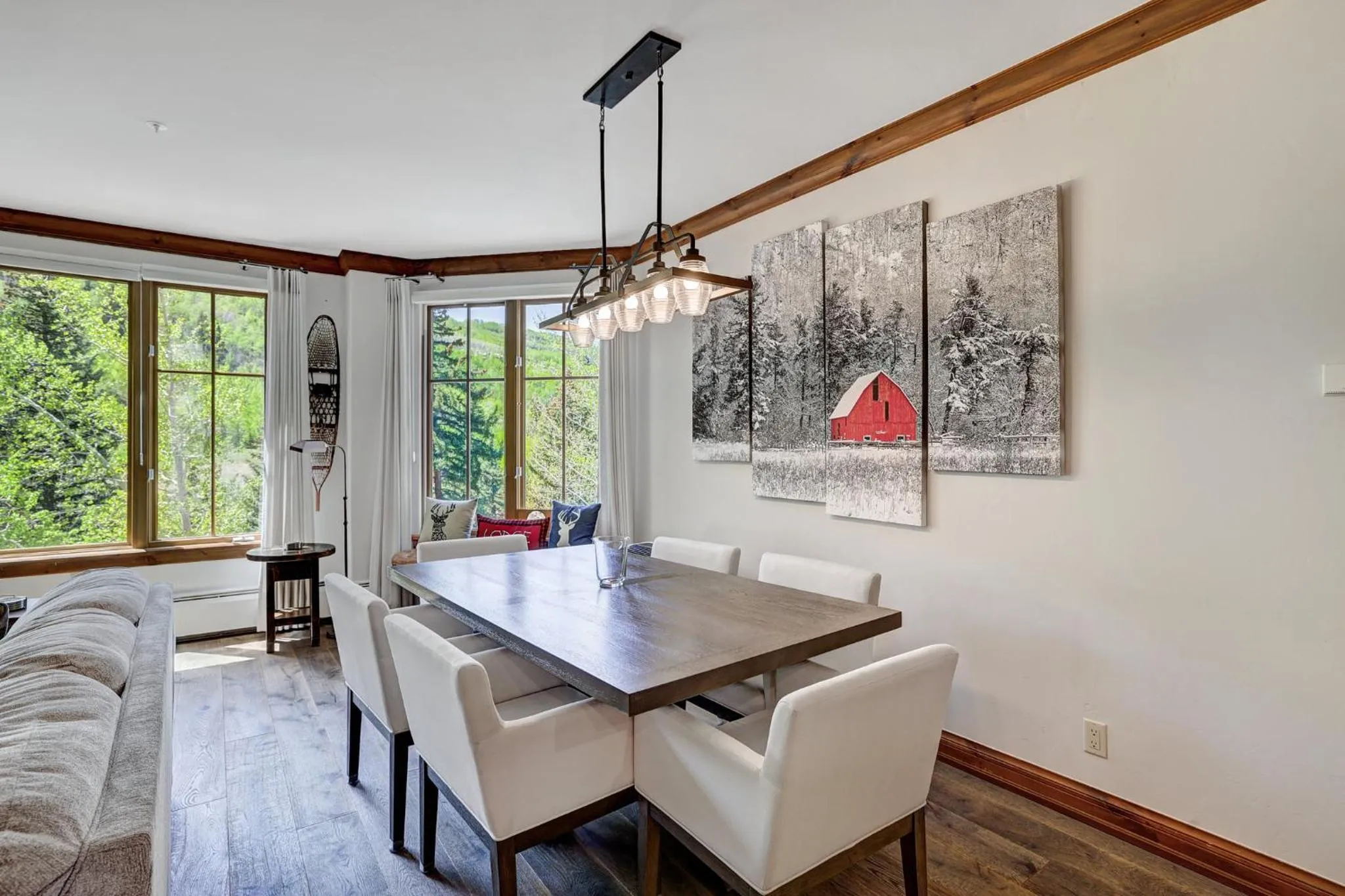 Restaurant/places to eat in Elkhorn Lodge