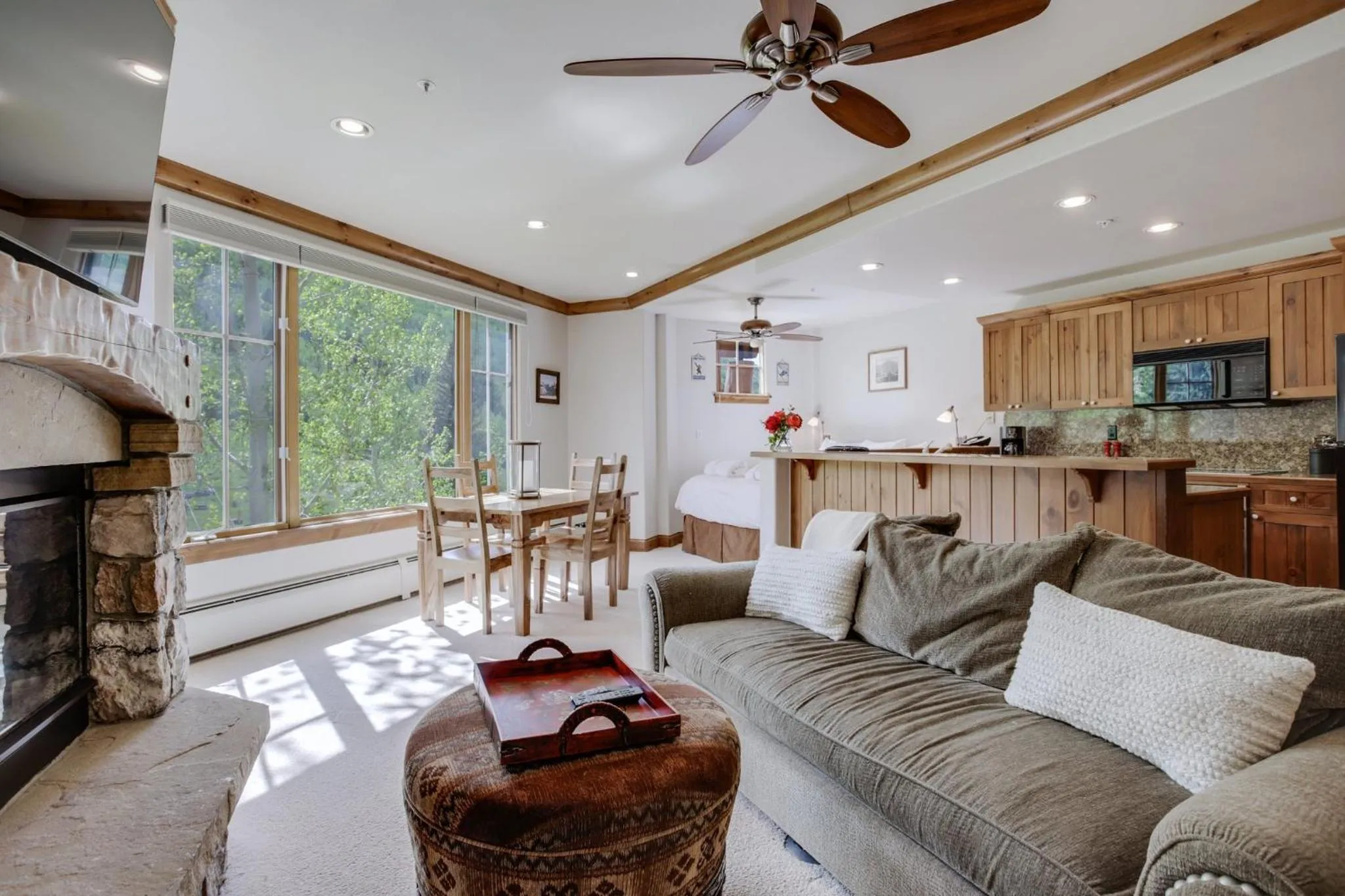 Living room in Elkhorn Lodge