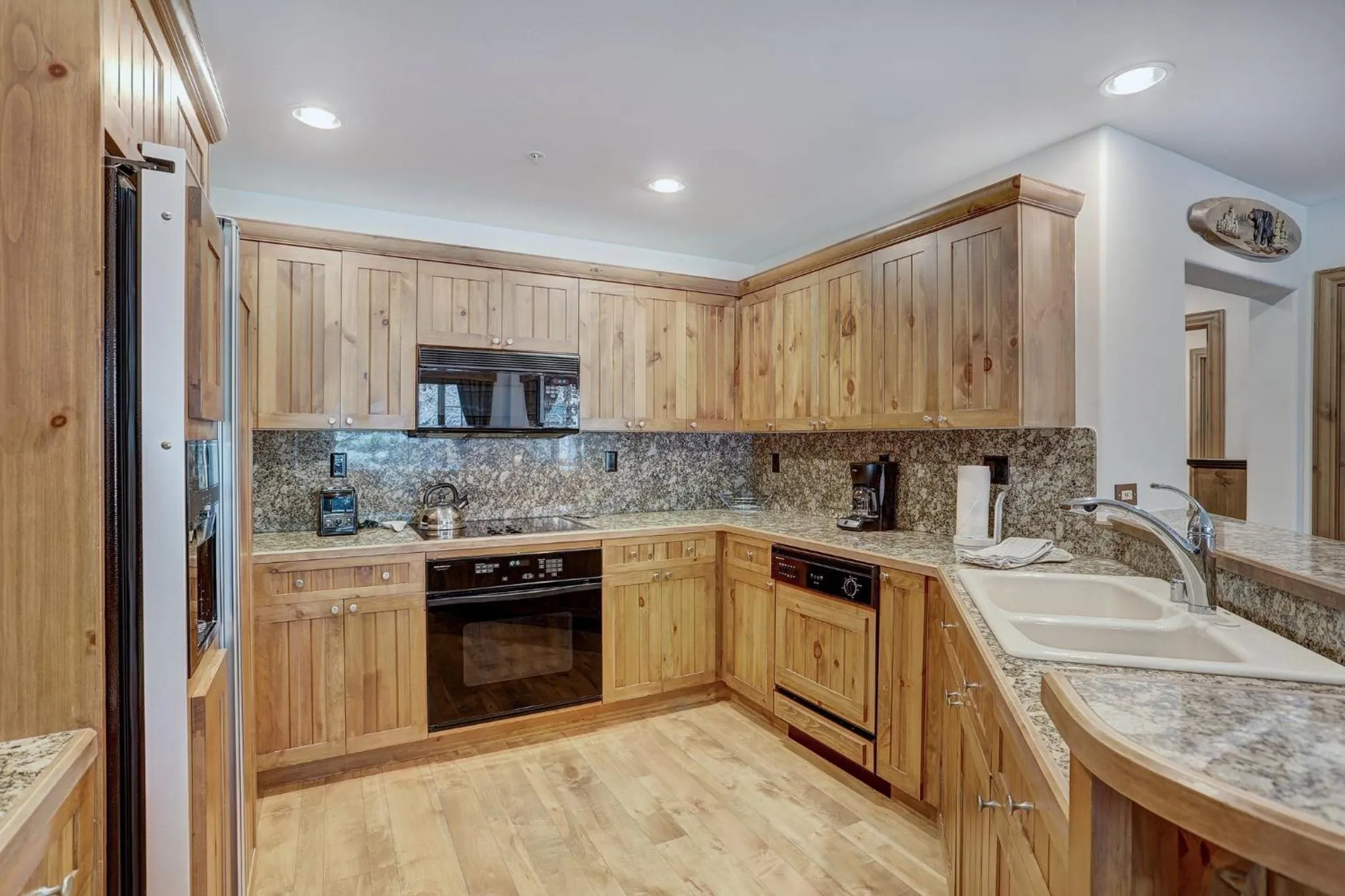 Kitchen or kitchenette in Elkhorn Lodge