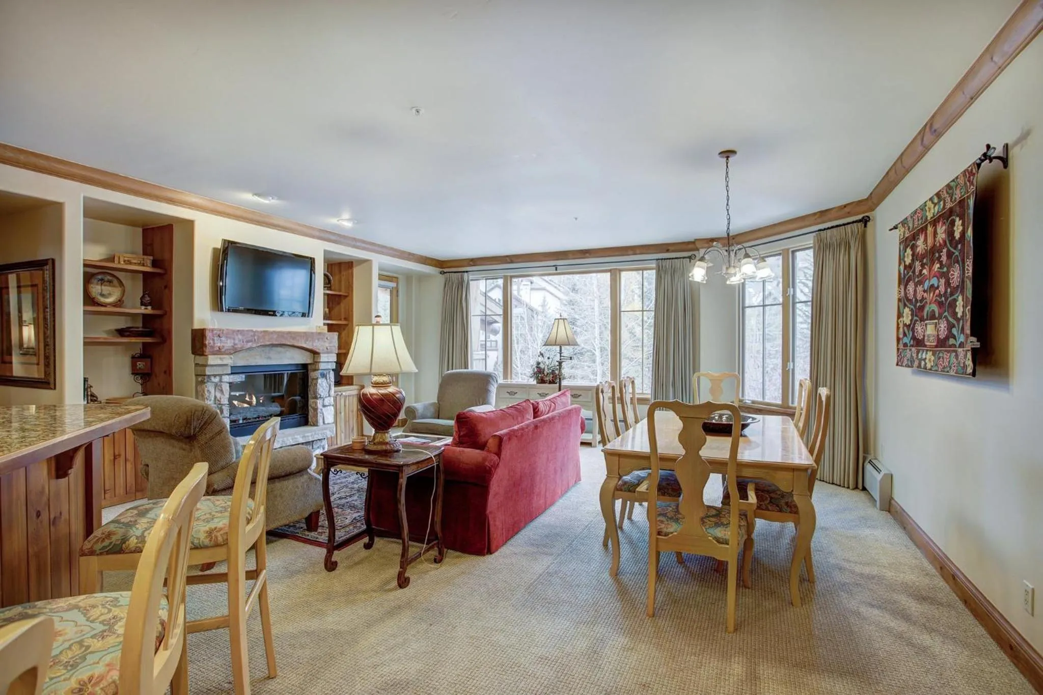 Living room in Elkhorn Lodge