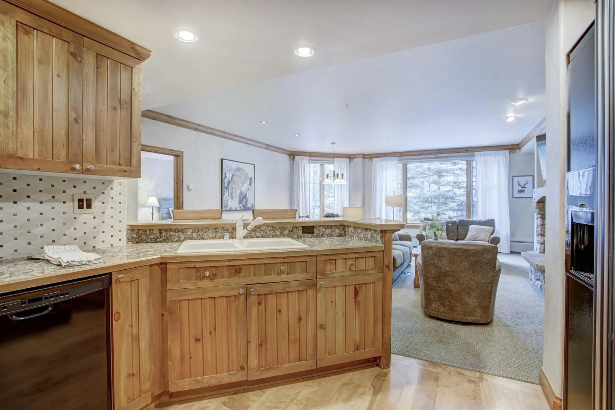 Kitchen or kitchenette in Elkhorn Lodge