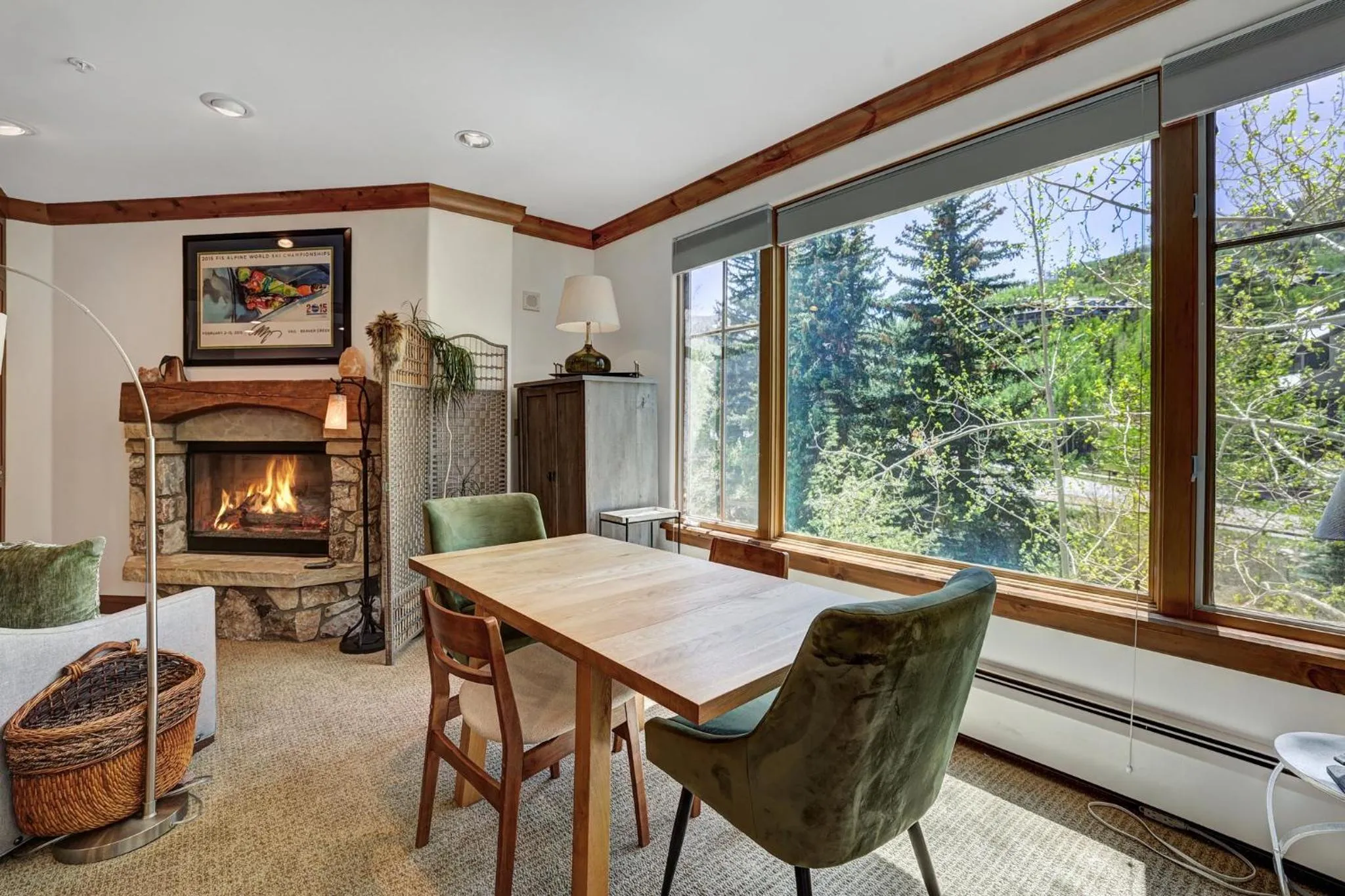 Restaurant/places to eat in Elkhorn Lodge