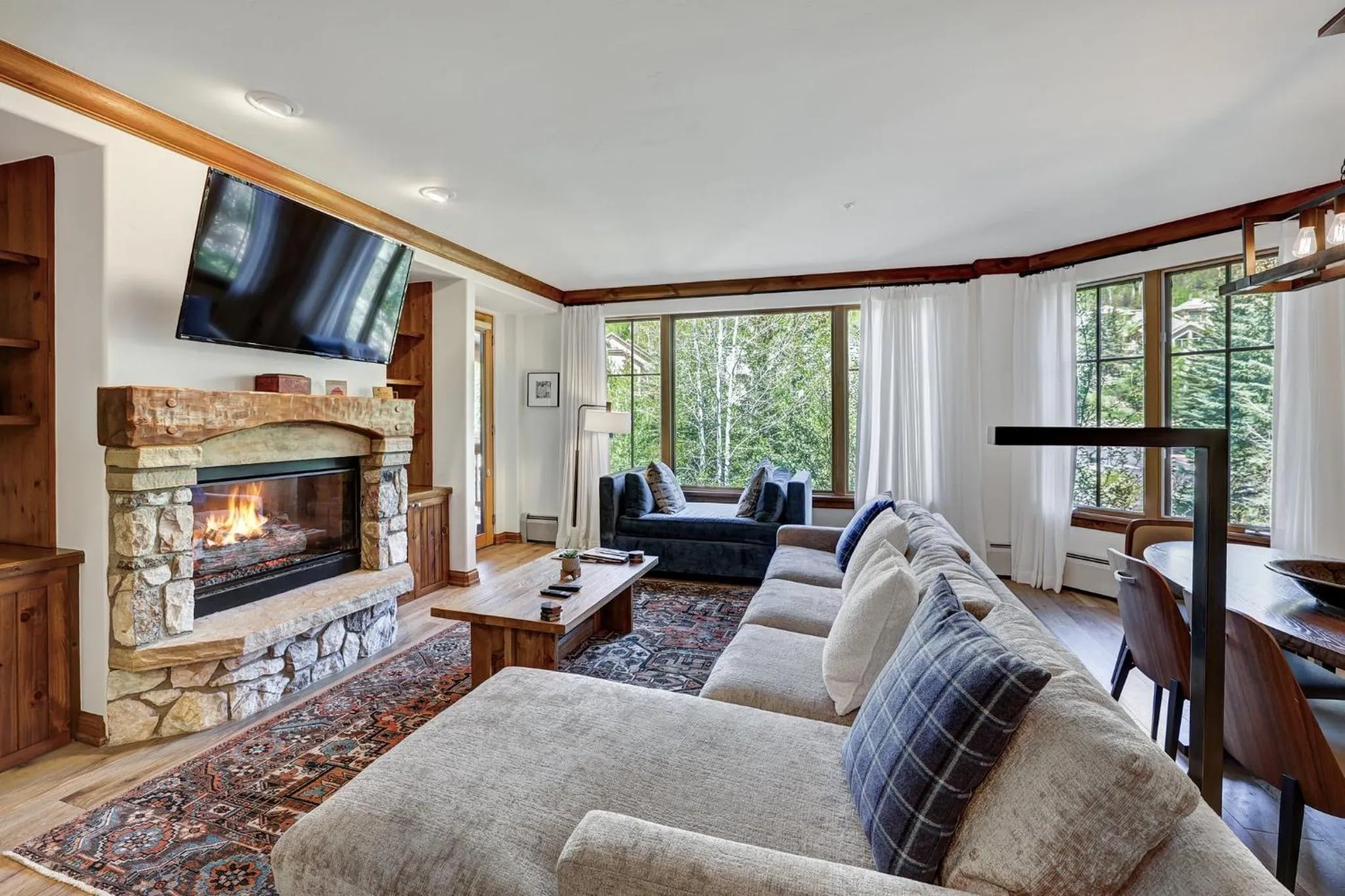 Living room in Elkhorn Lodge