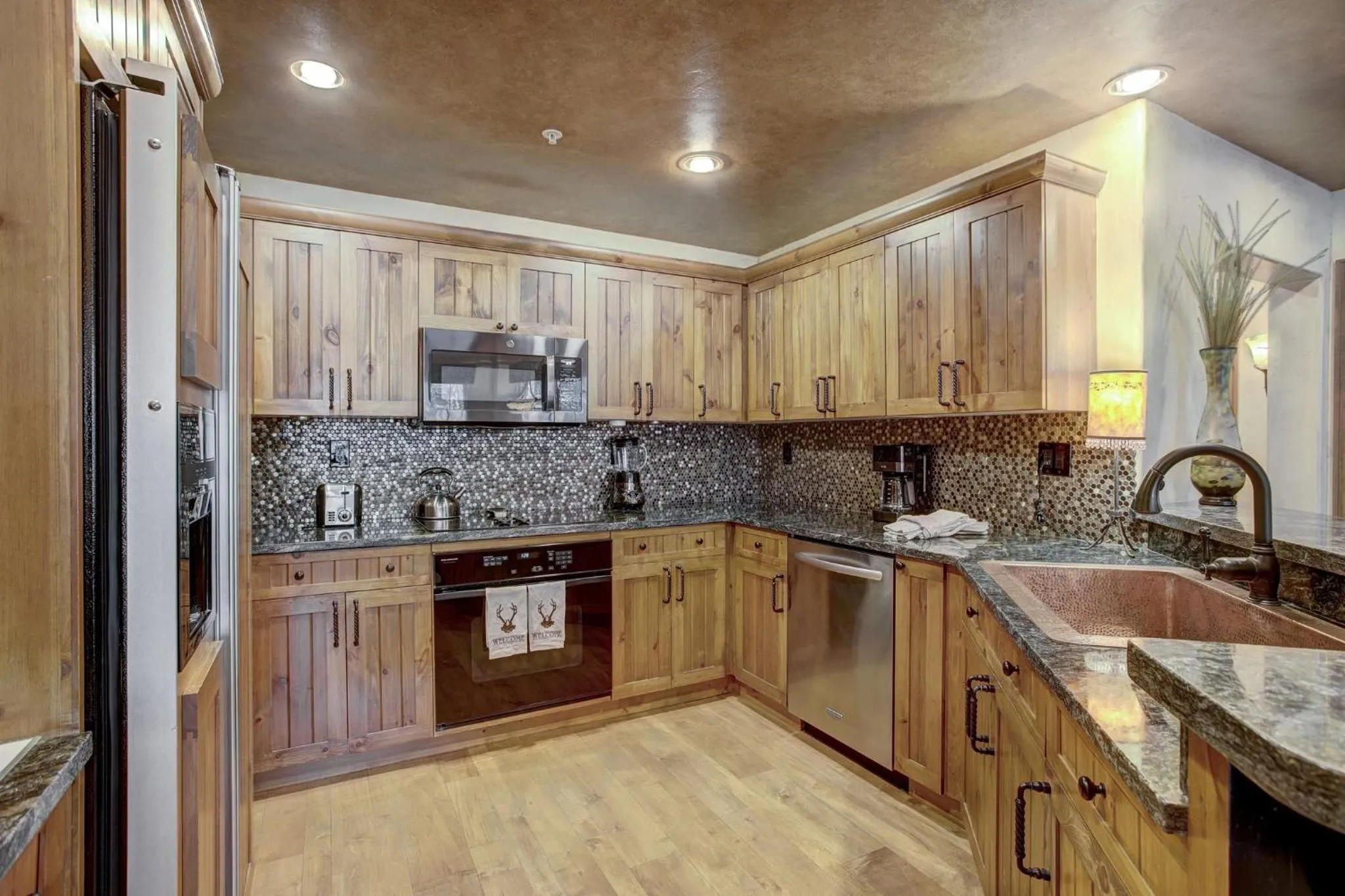 Kitchen or kitchenette in Elkhorn Lodge