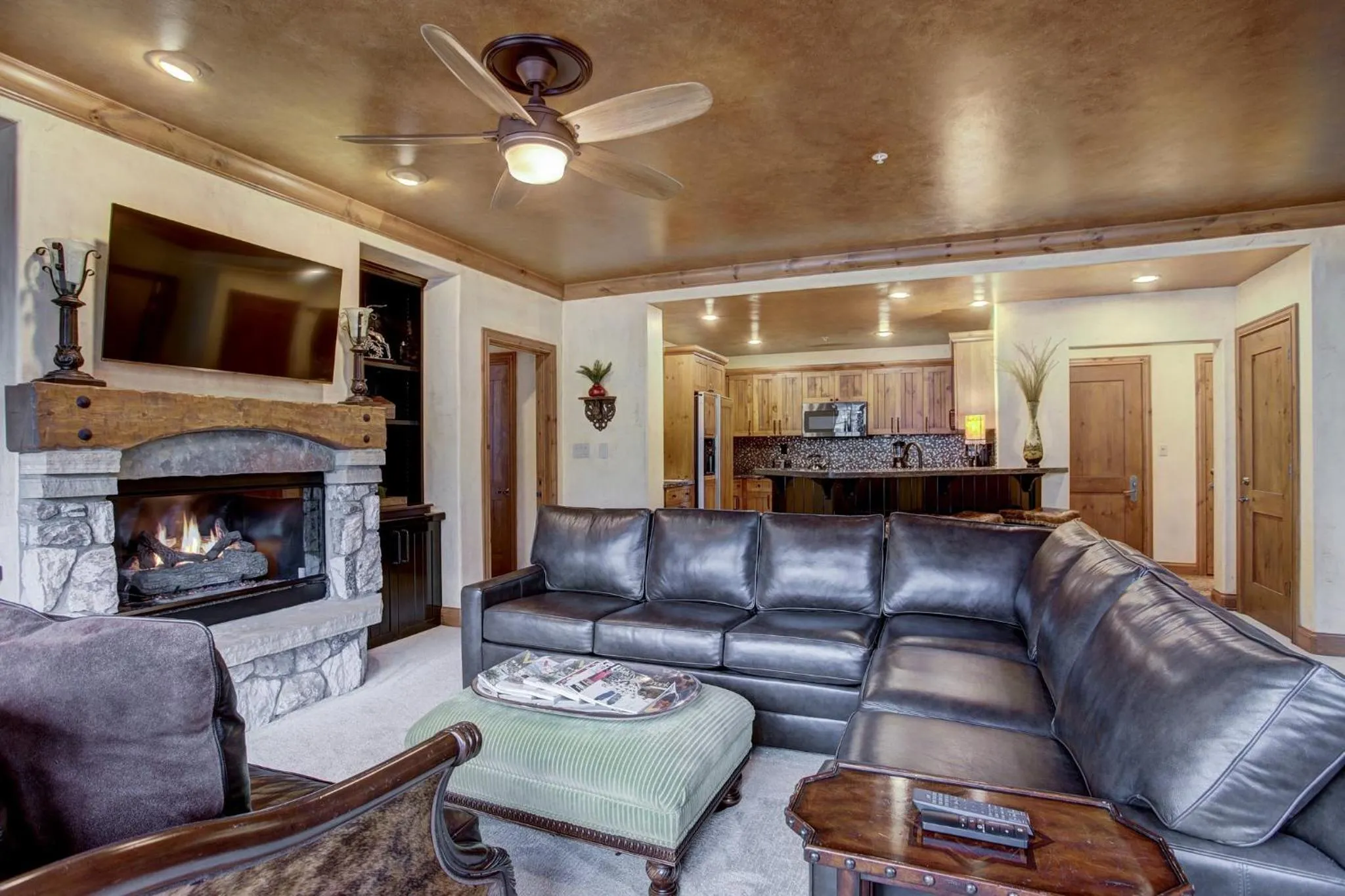 Living room in Elkhorn Lodge