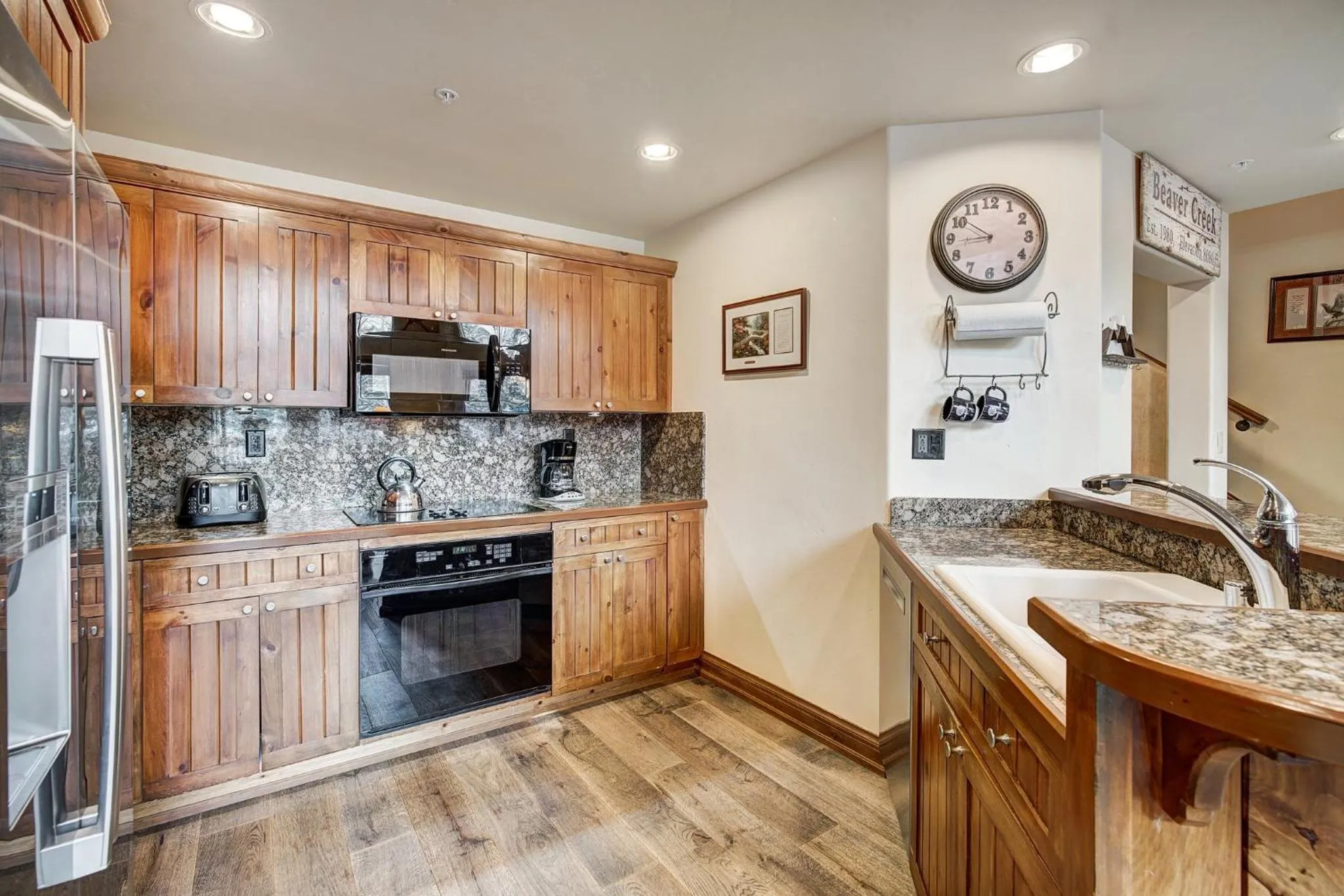 Kitchen or kitchenette in Elkhorn Lodge