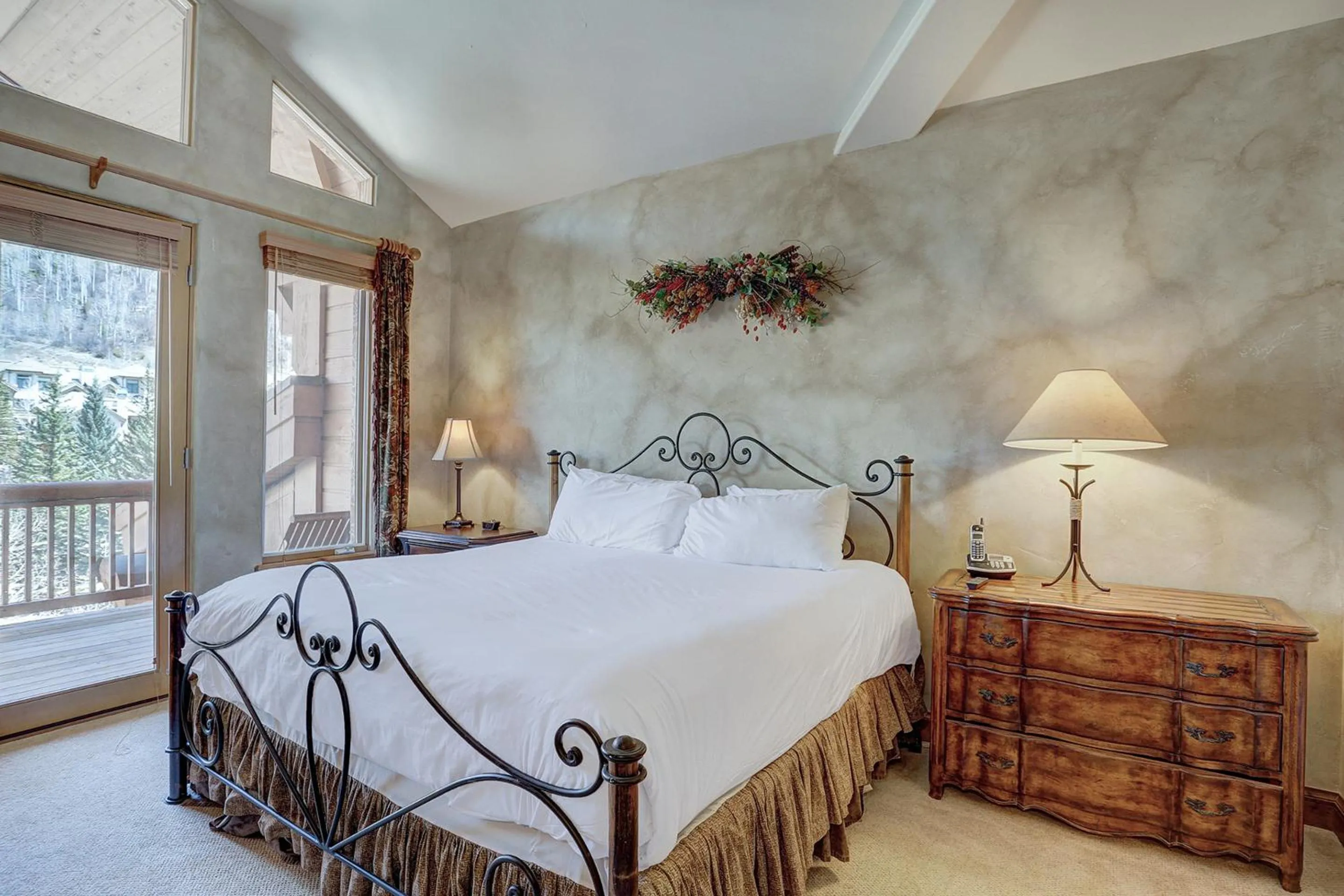 Bedroom, Bed in Elkhorn Lodge