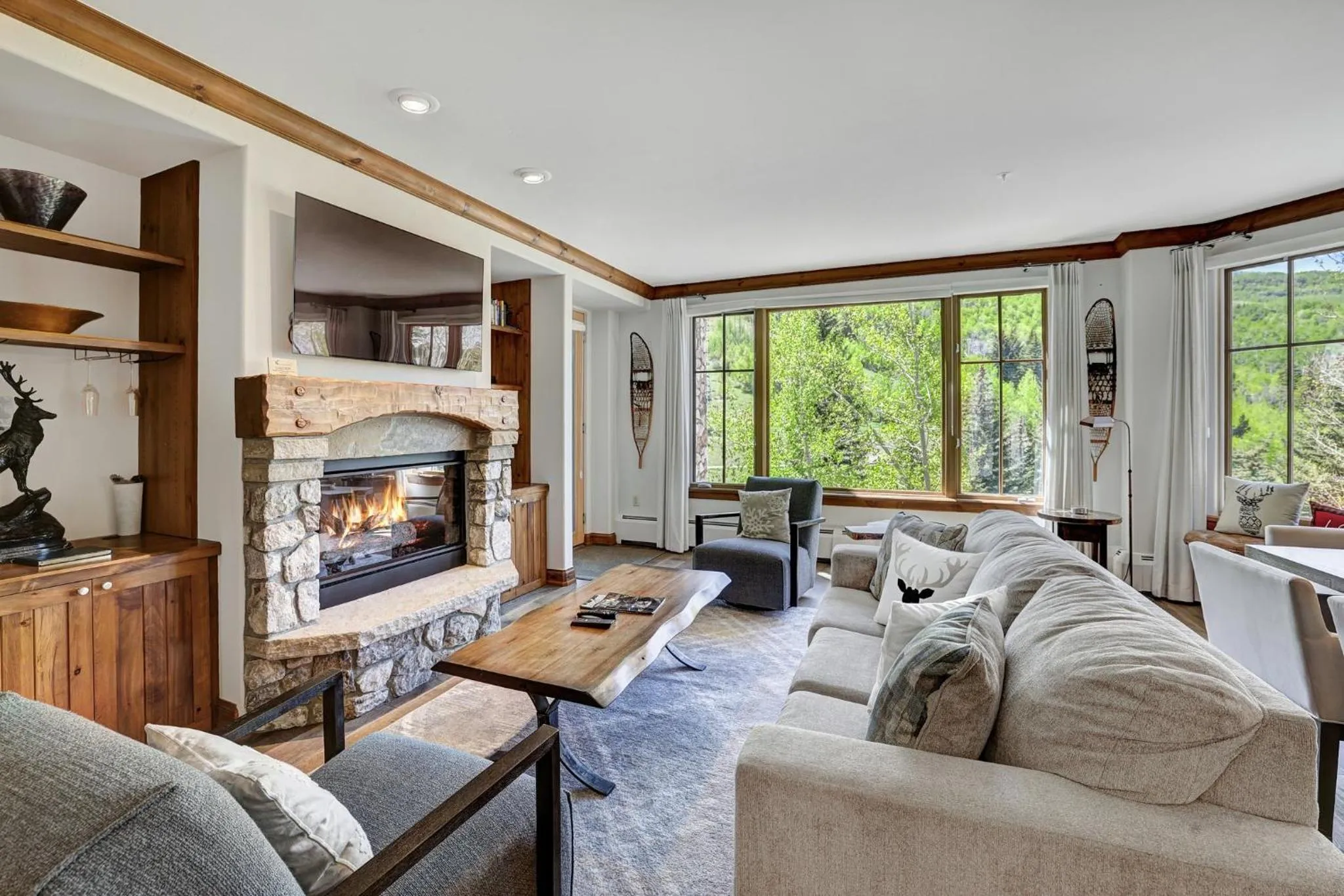 Living room in Elkhorn Lodge, A Vail Resorts Property