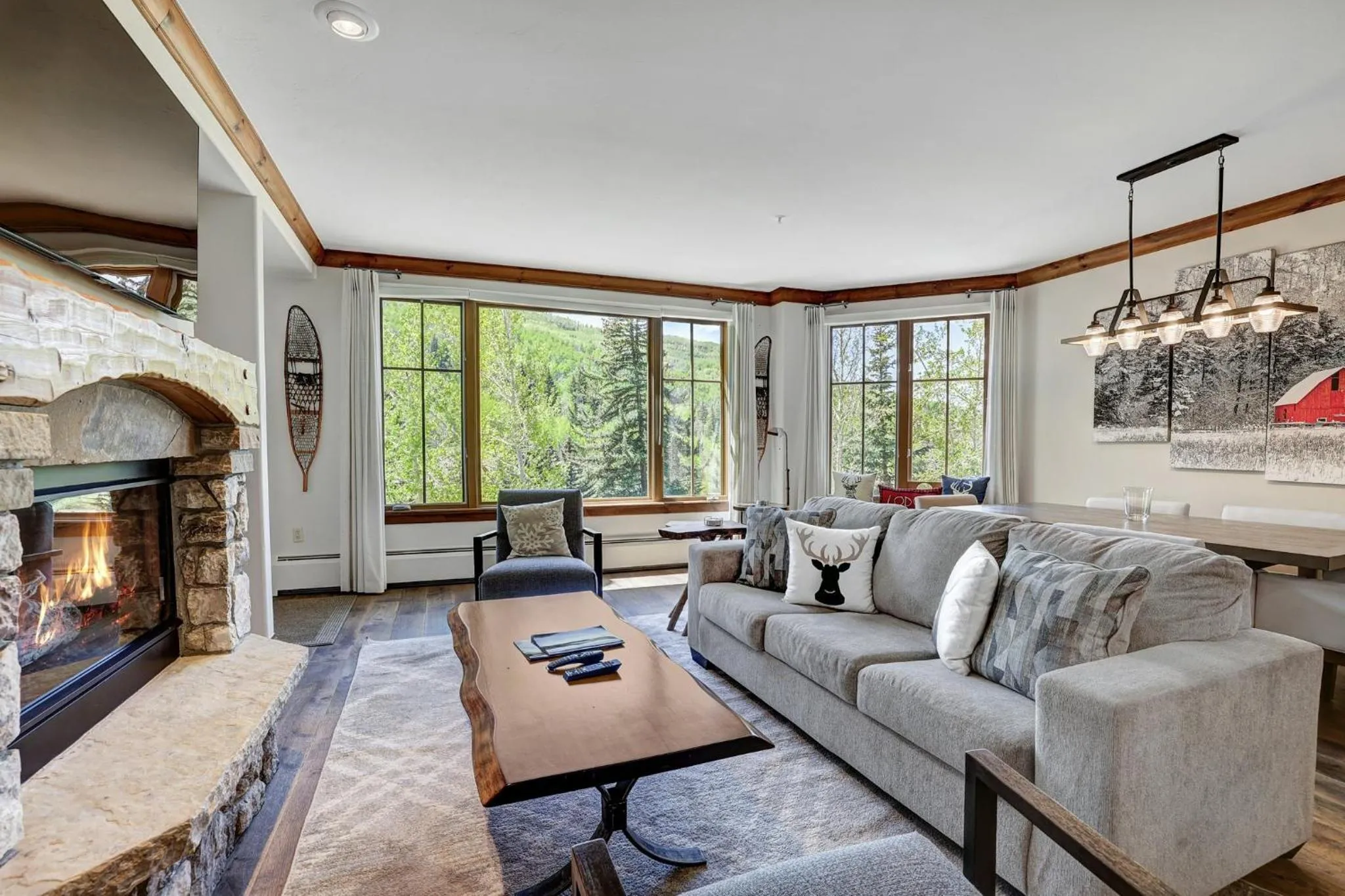 Living room in Elkhorn Lodge, A Vail Resorts Property