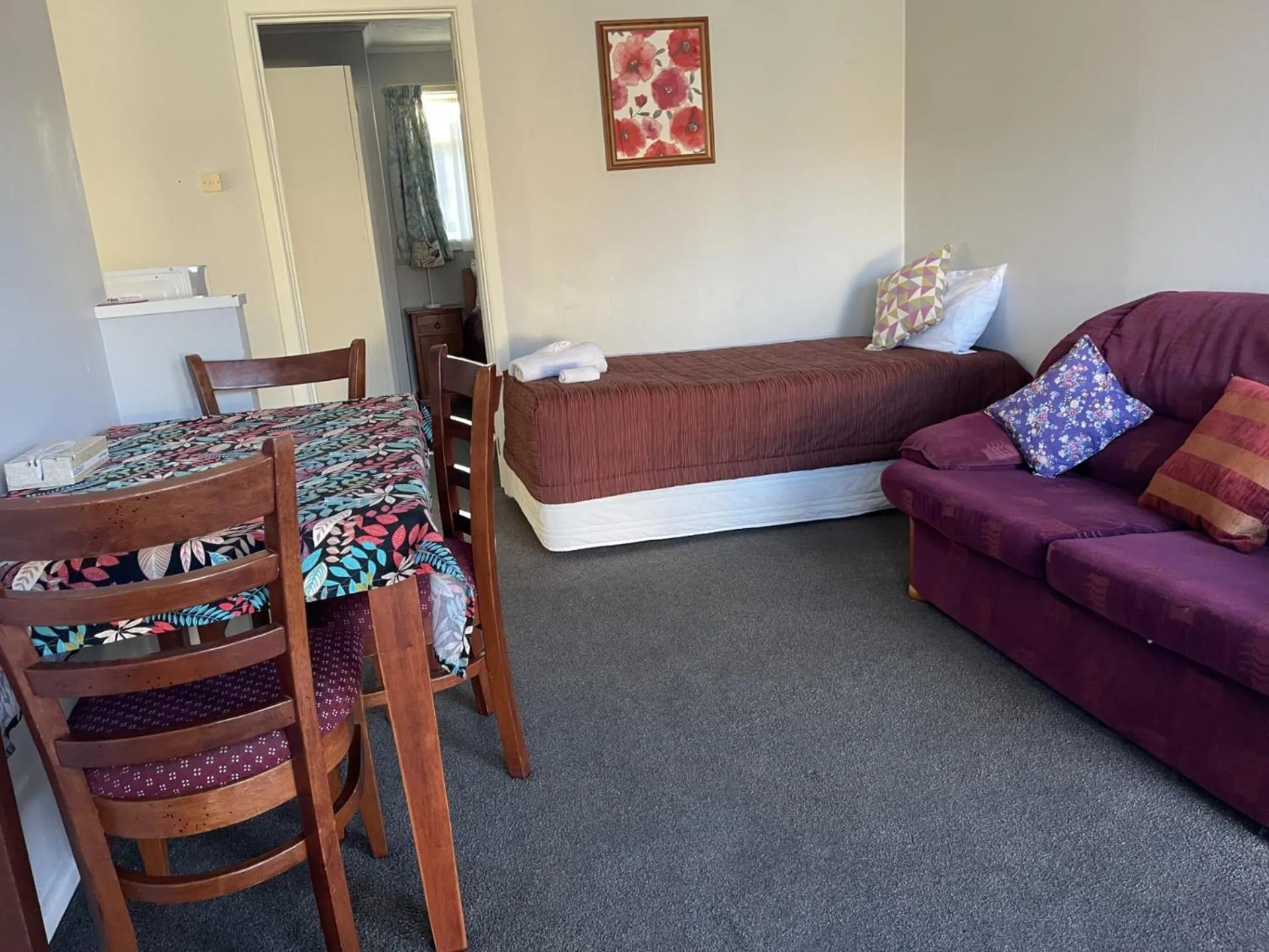 Bed in Earnslaw Motel