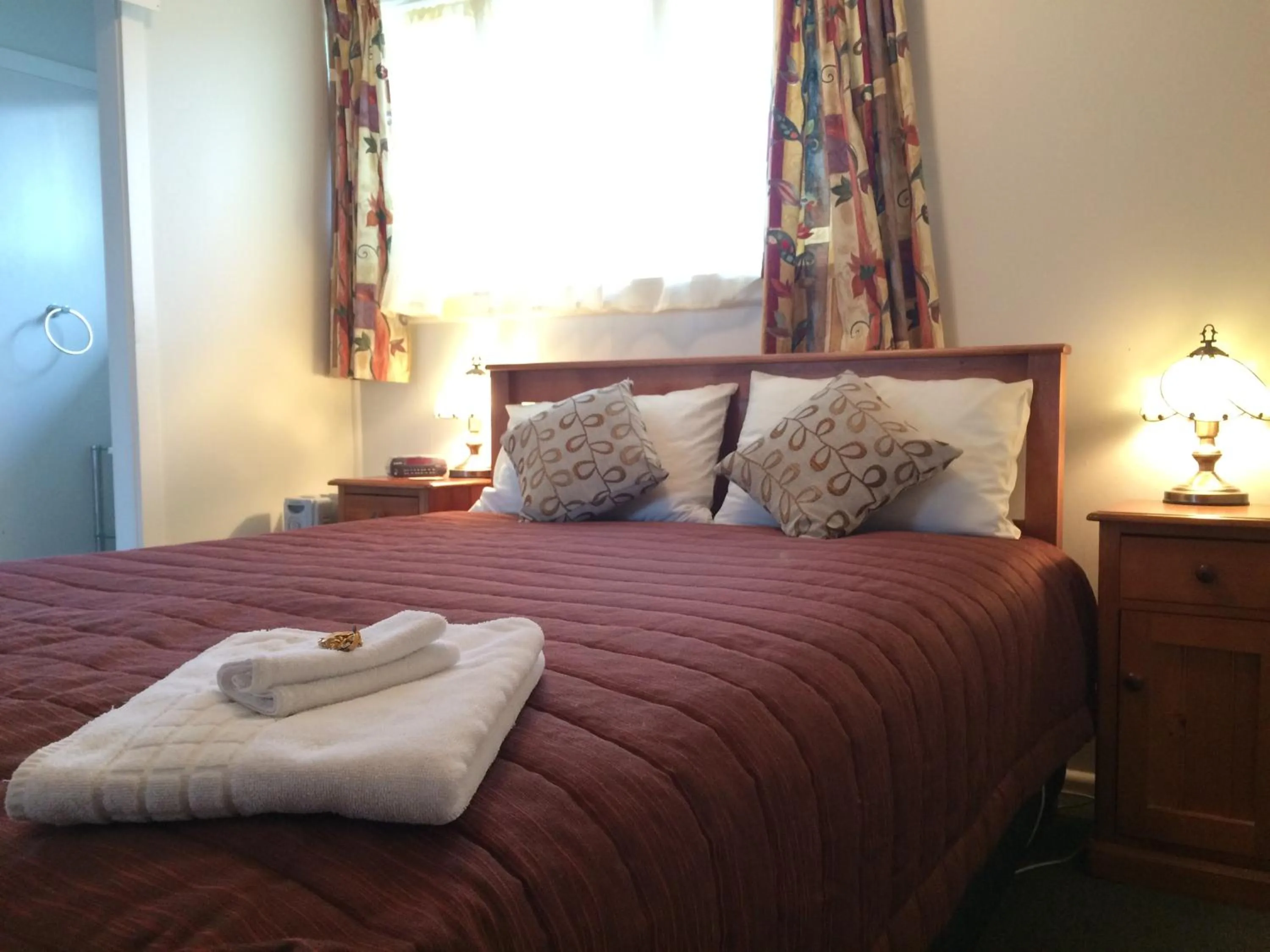 Bed in Earnslaw Motel