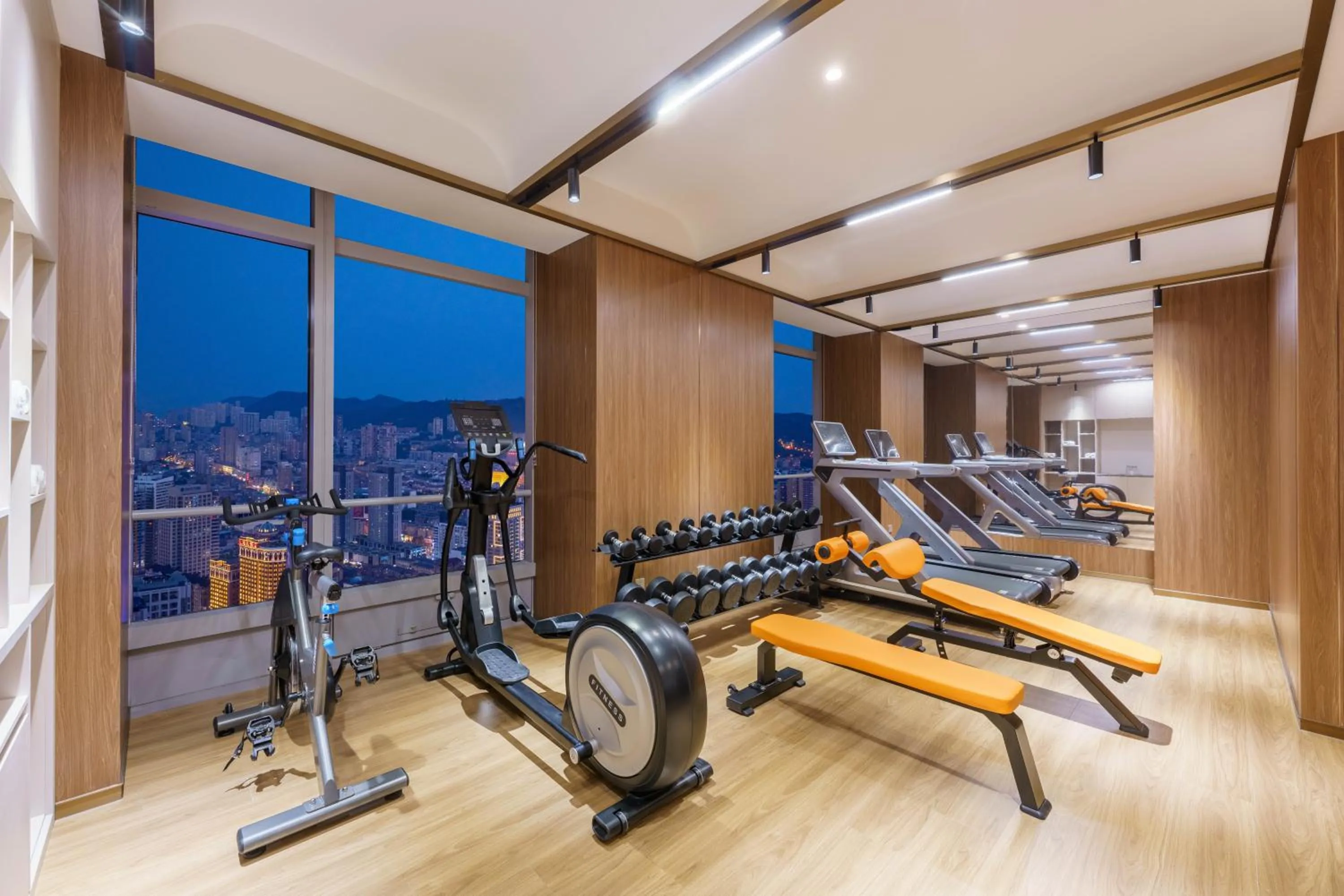 Fitness centre/facilities in Dalian Zhongshan Square Seaview Meilun Hotel