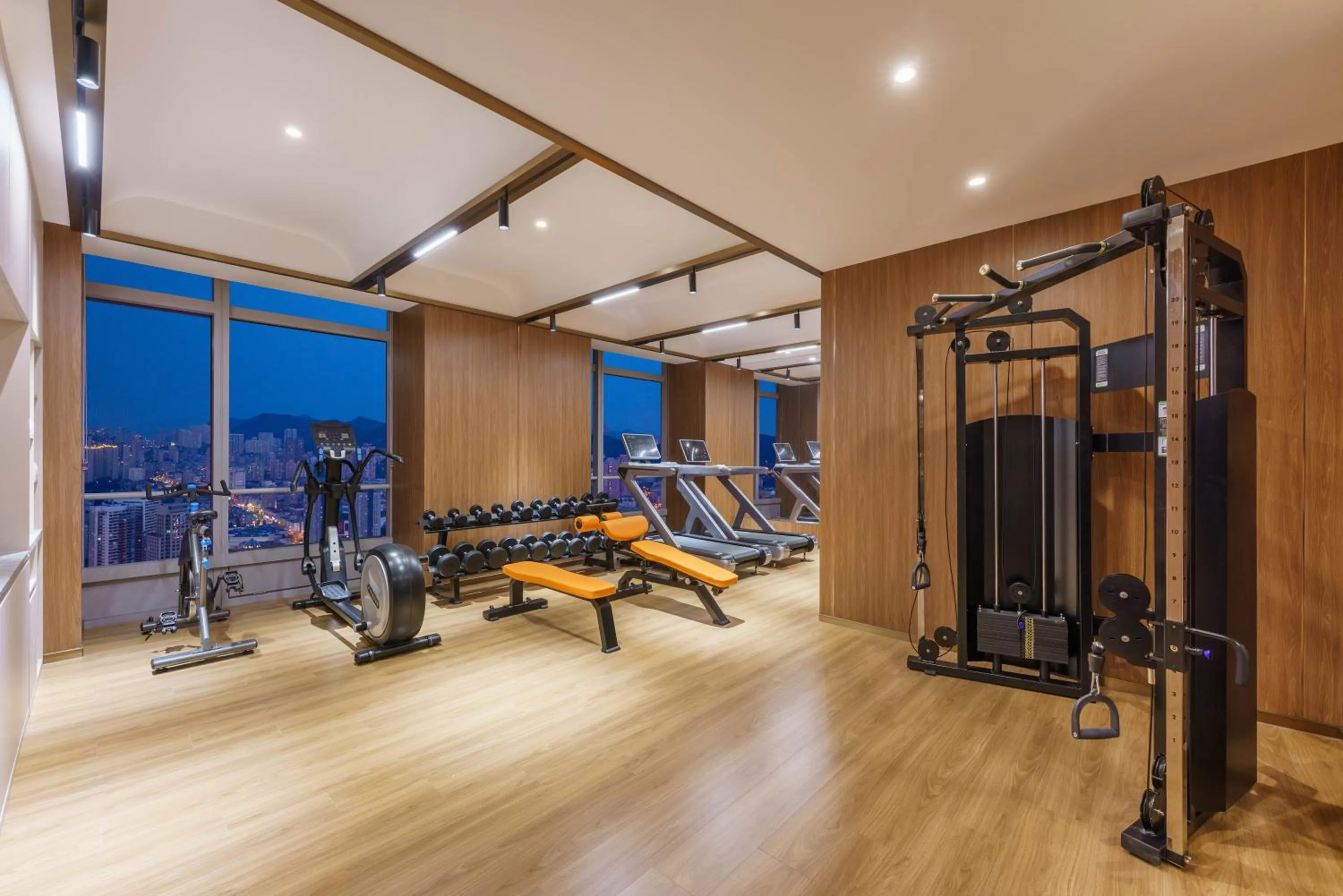 Fitness centre/facilities in Dalian Zhongshan Square Seaview Meilun Hotel