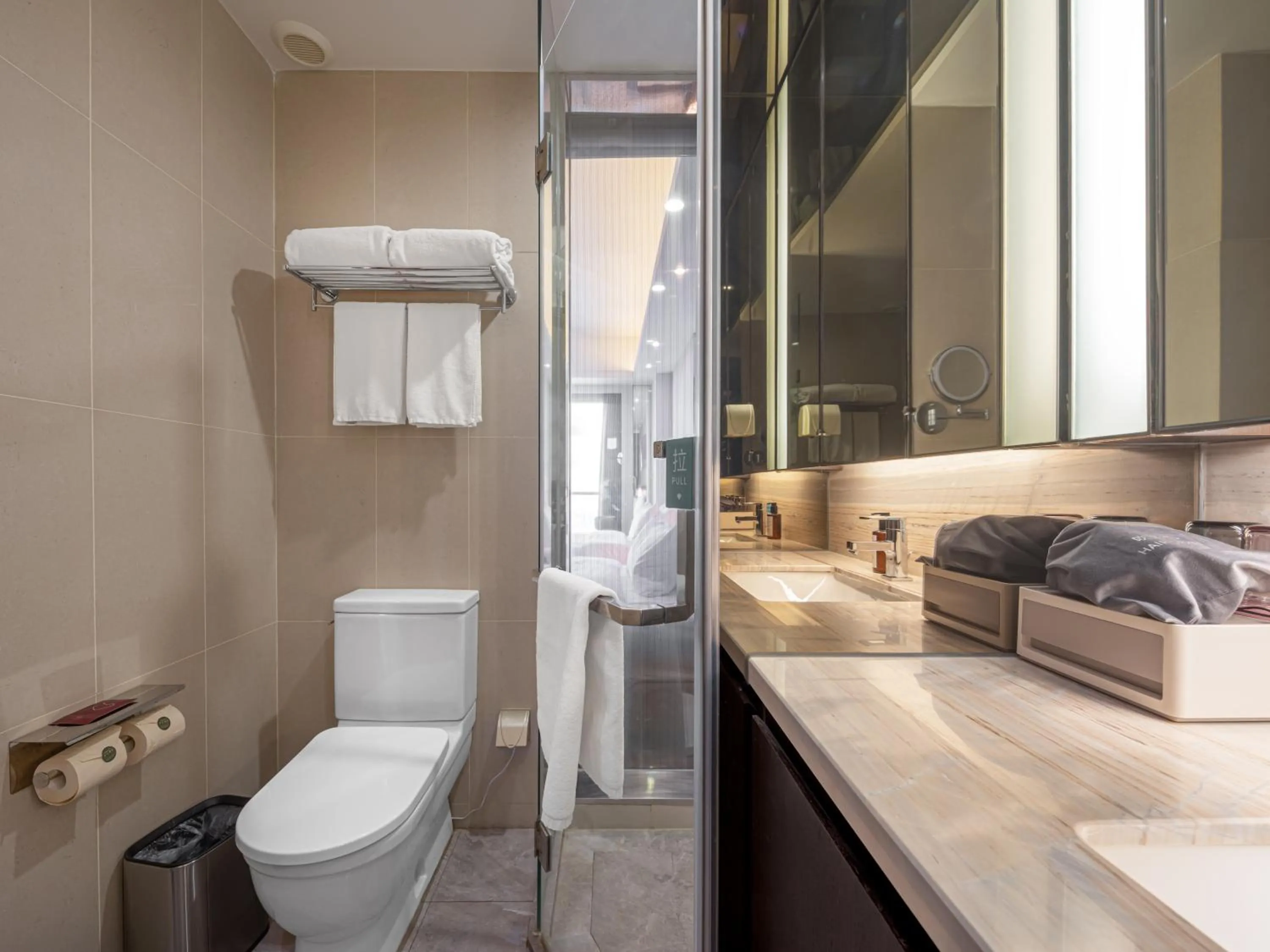 Shower in Dalian Zhongshan Square Seaview Meilun Hotel