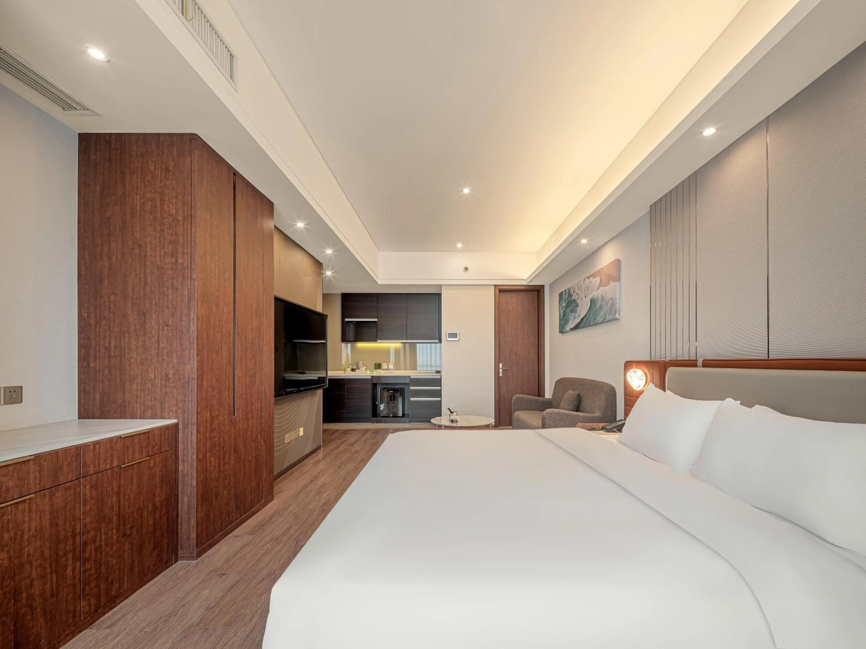 Photo of the whole room, Bed in Dalian Zhongshan Square Seaview Meilun Hotel