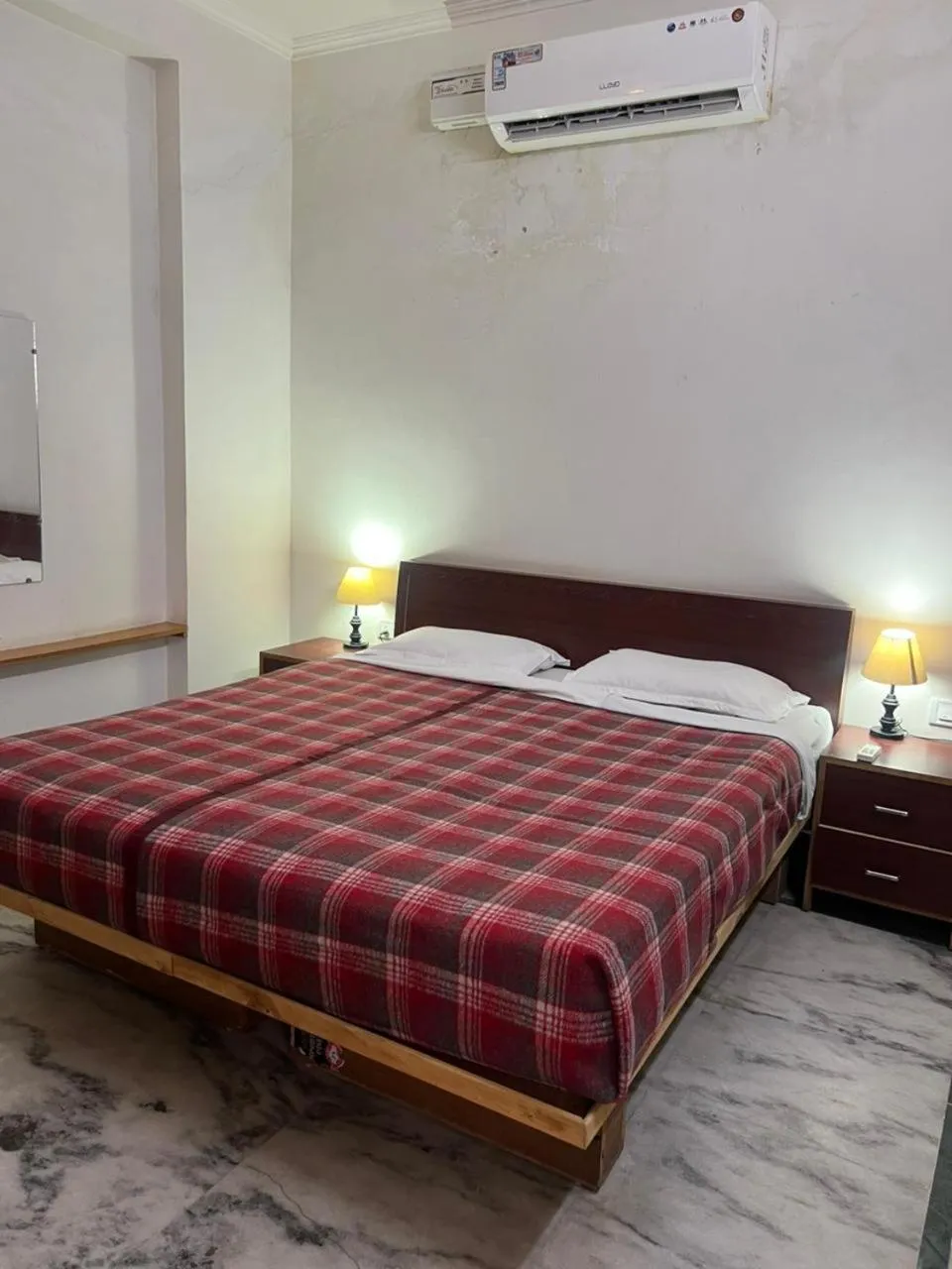 Bedroom, Bed in Doongri Haveli