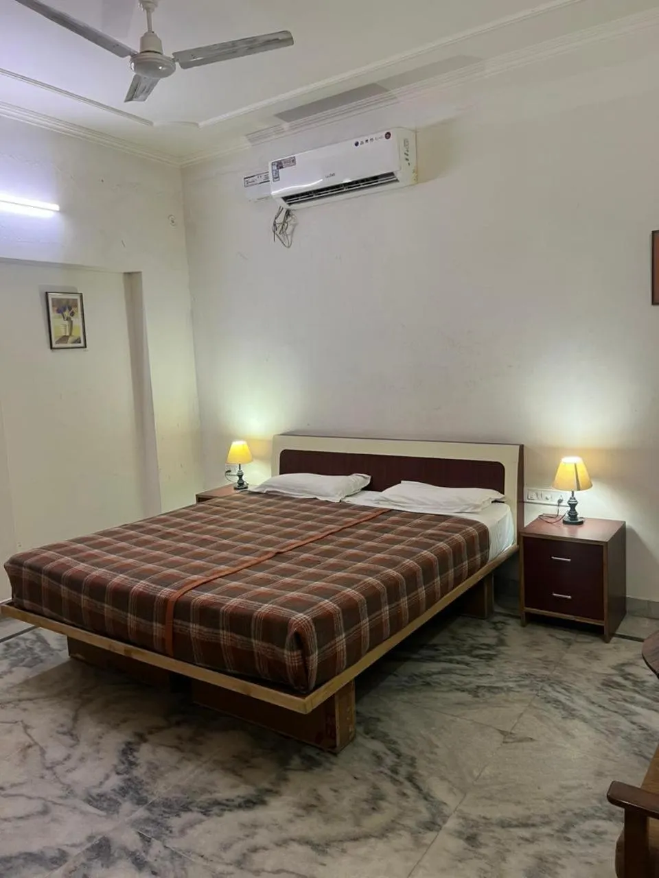 Bedroom, Bed in Doongri Haveli