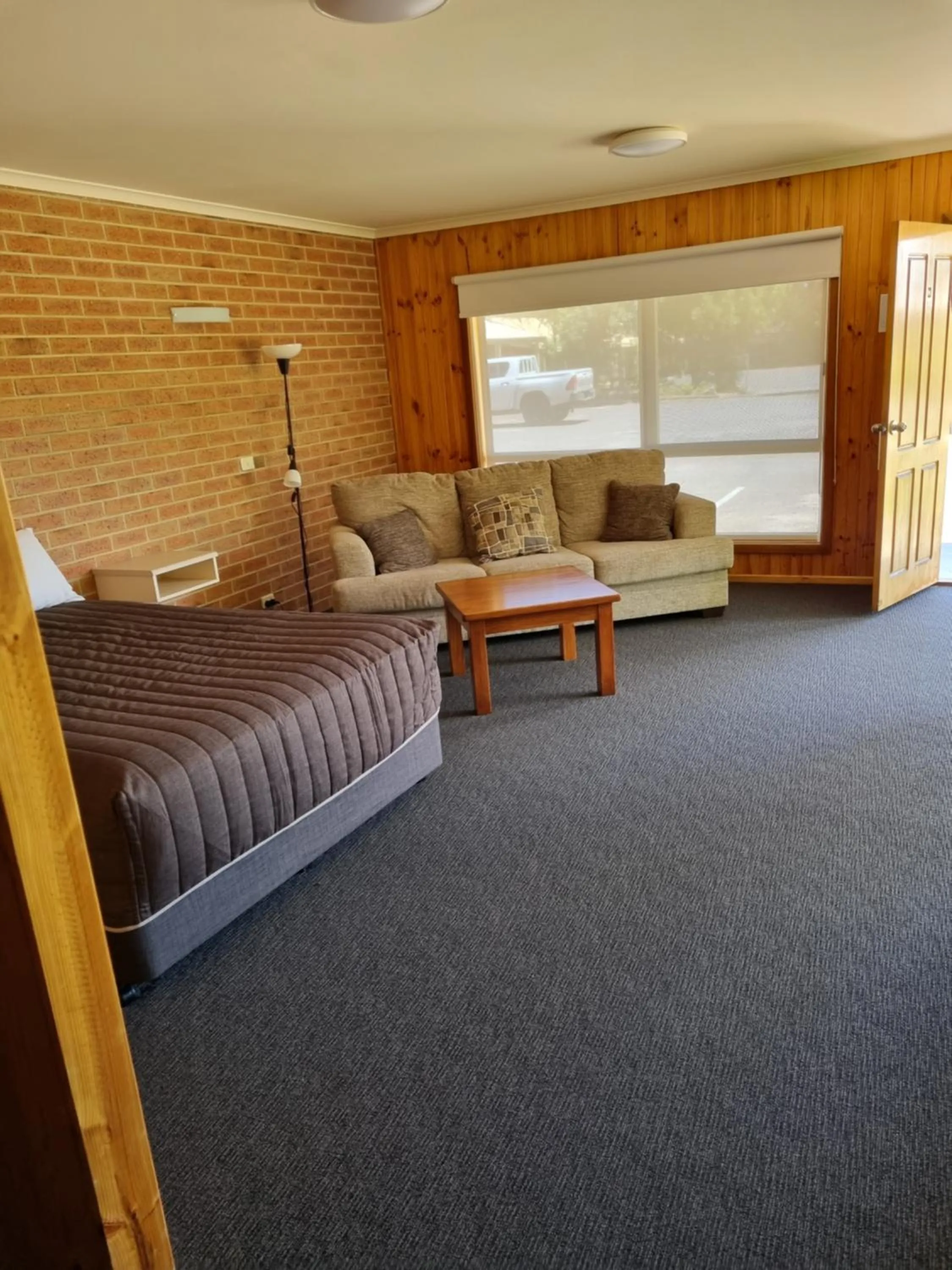 Bedroom, Bed in Country Roads Motor Inn Naracoorte