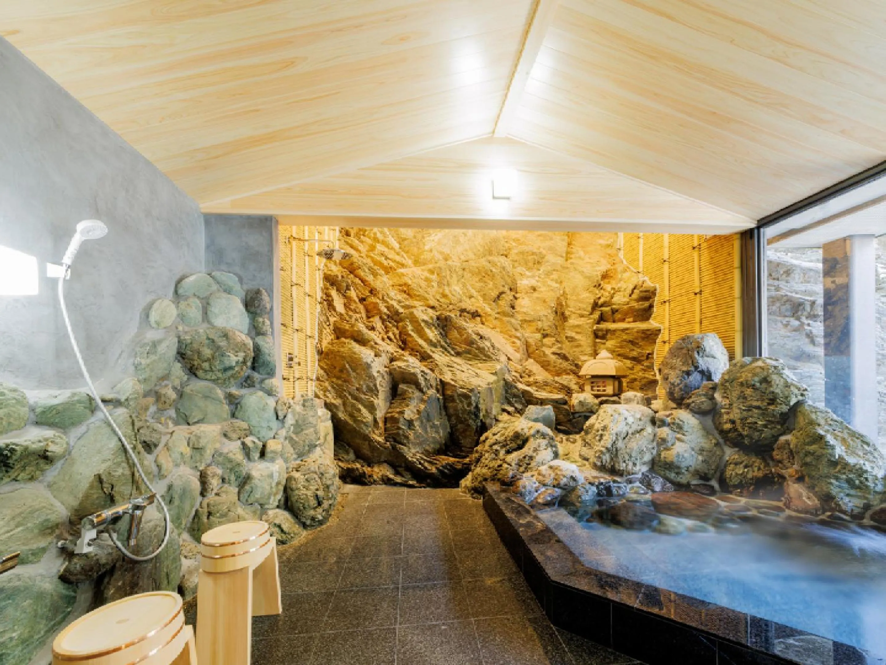 Hot Tub in Ryokan Kigusuriya