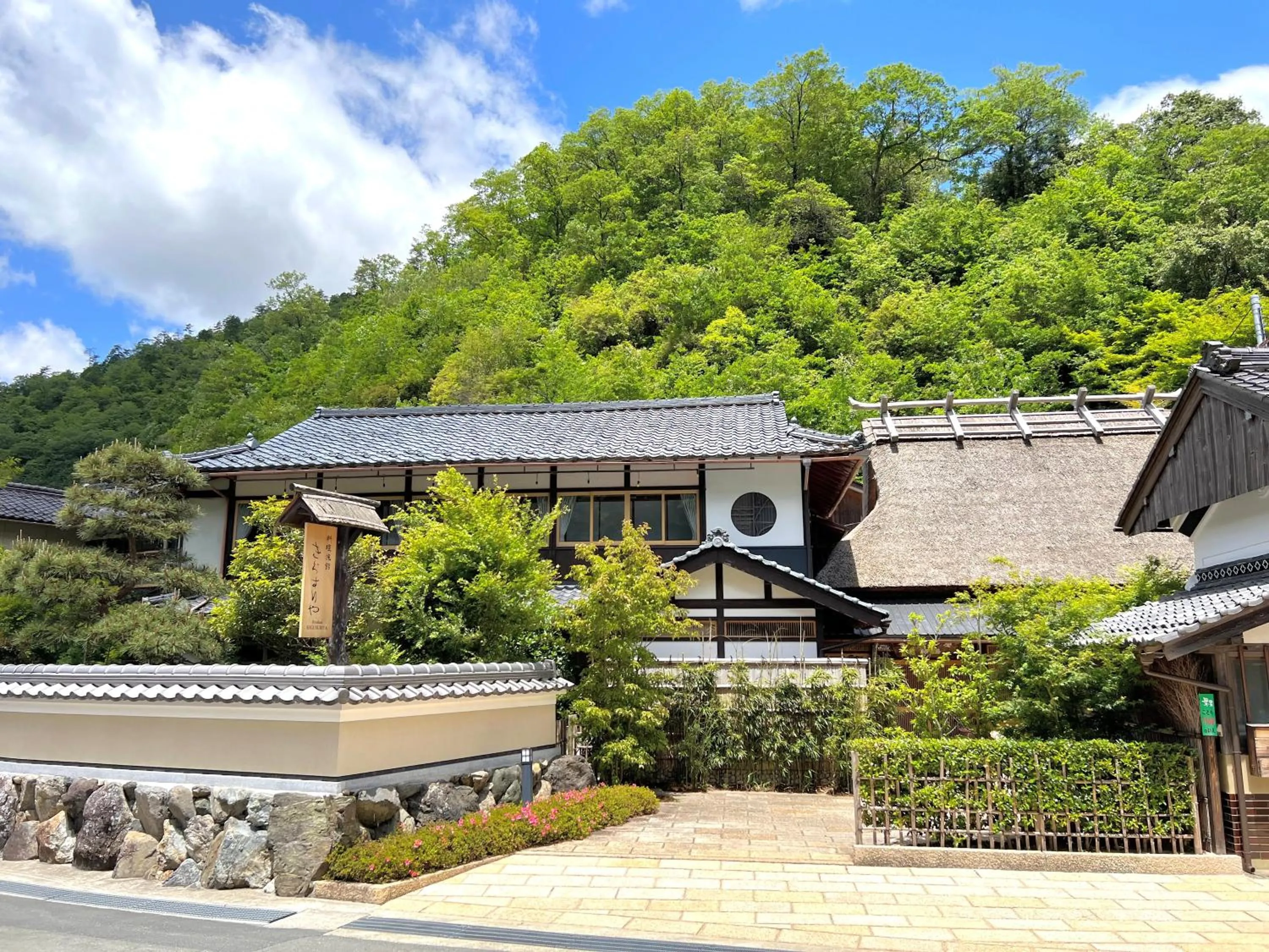 Property building in Ryokan Kigusuriya