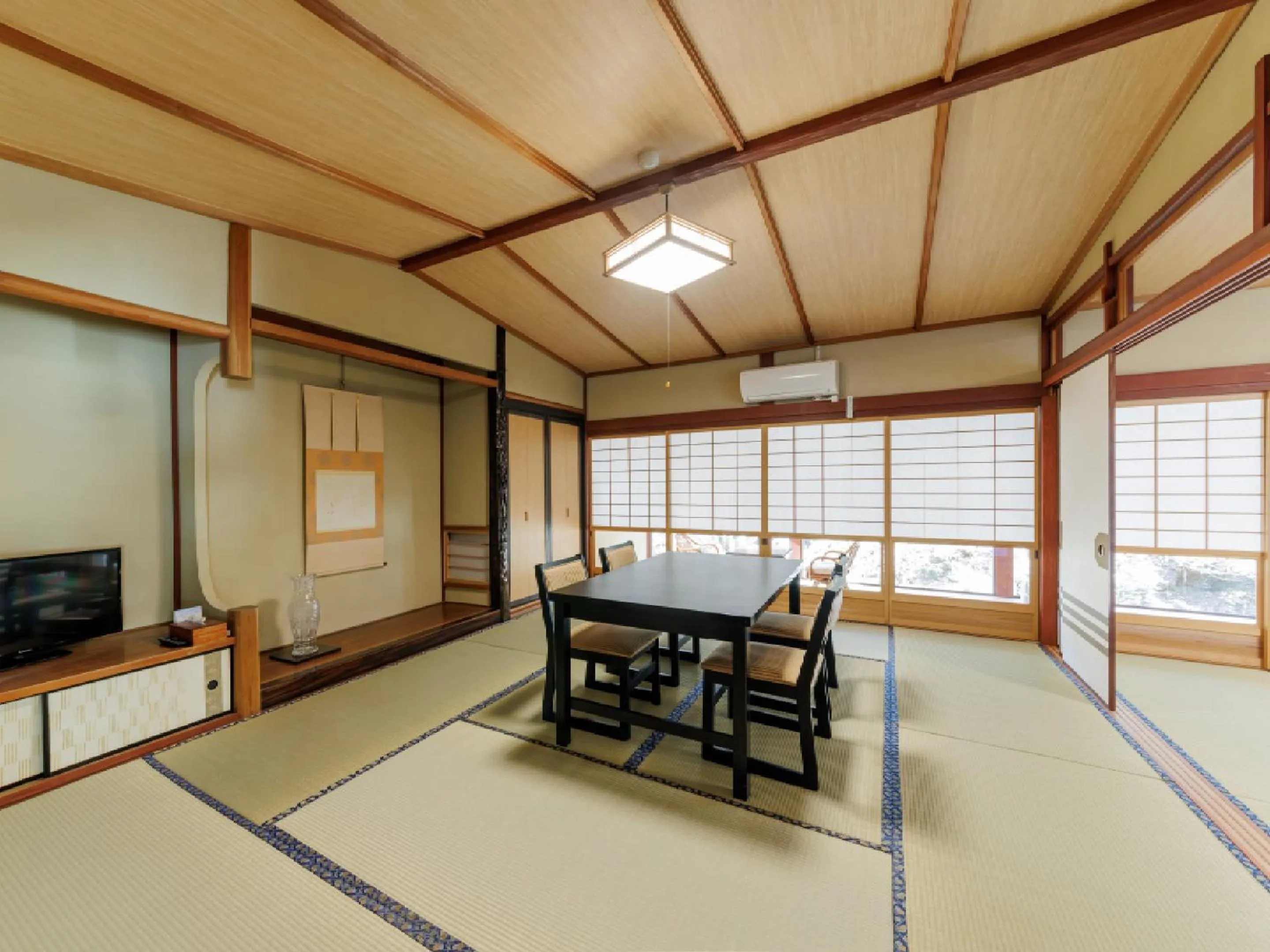 Photo of the whole room in Ryokan Kigusuriya