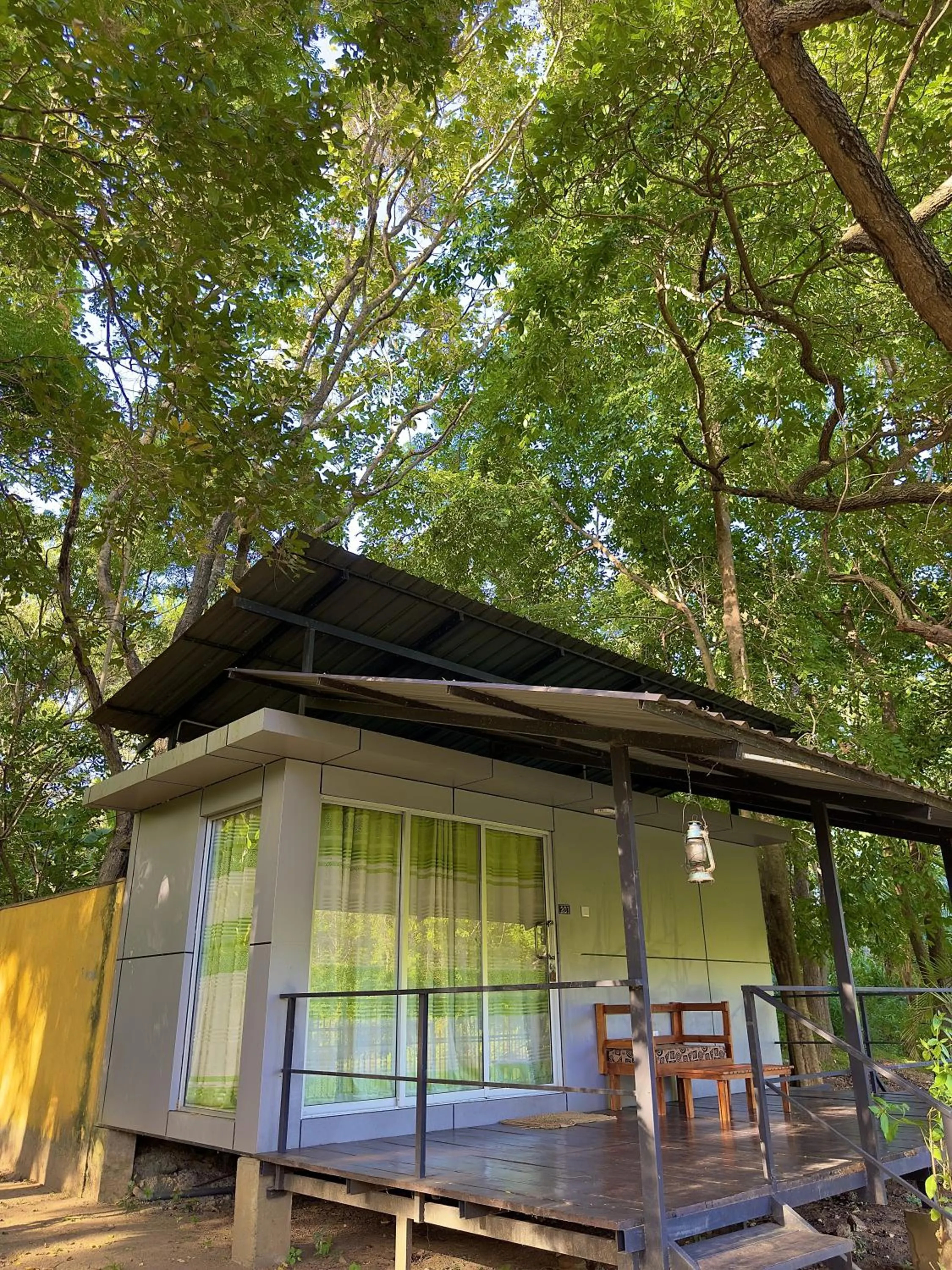 Day in Birds Paradise Inn