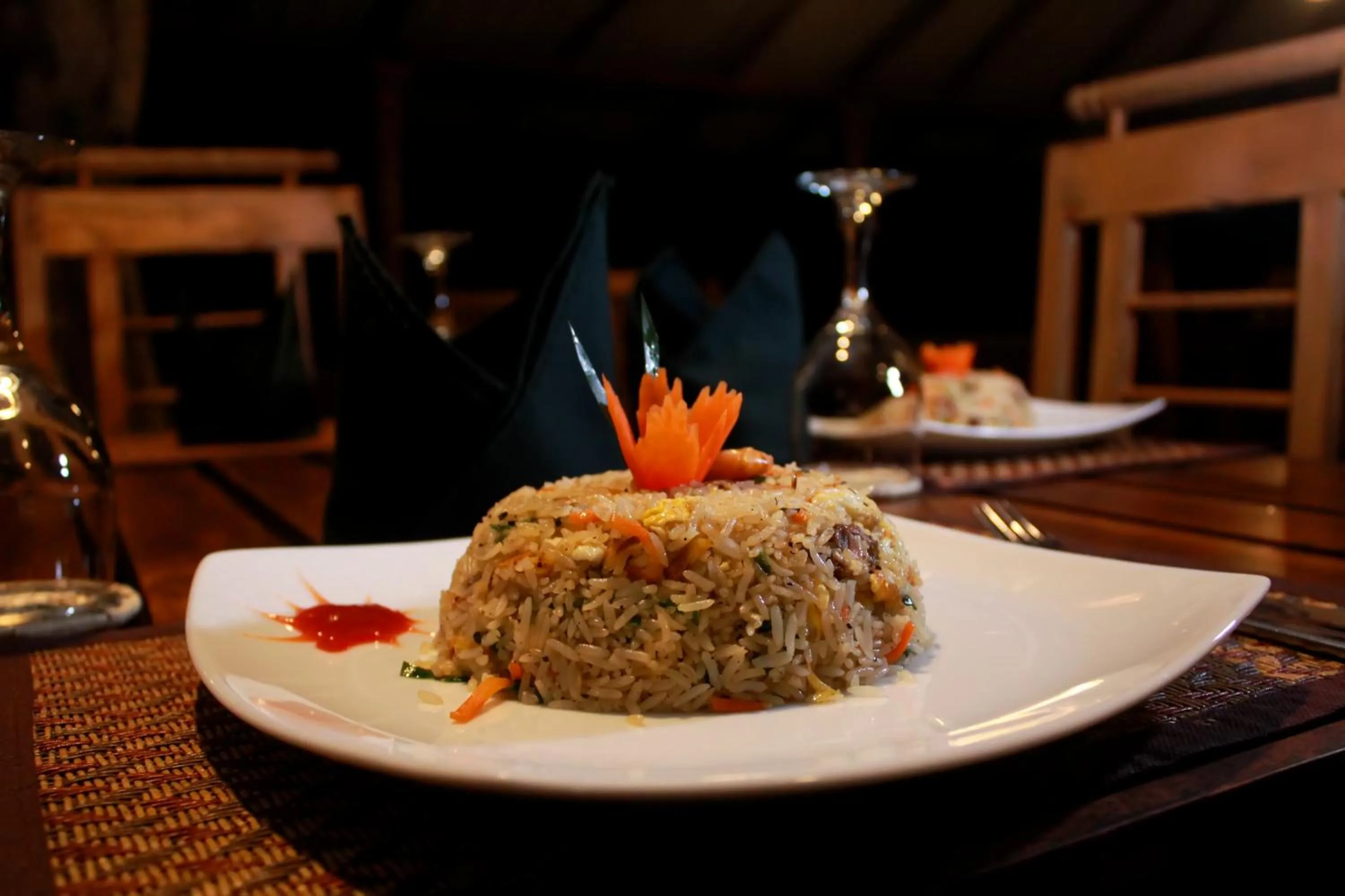 Restaurant/places to eat in Birds Paradise Inn