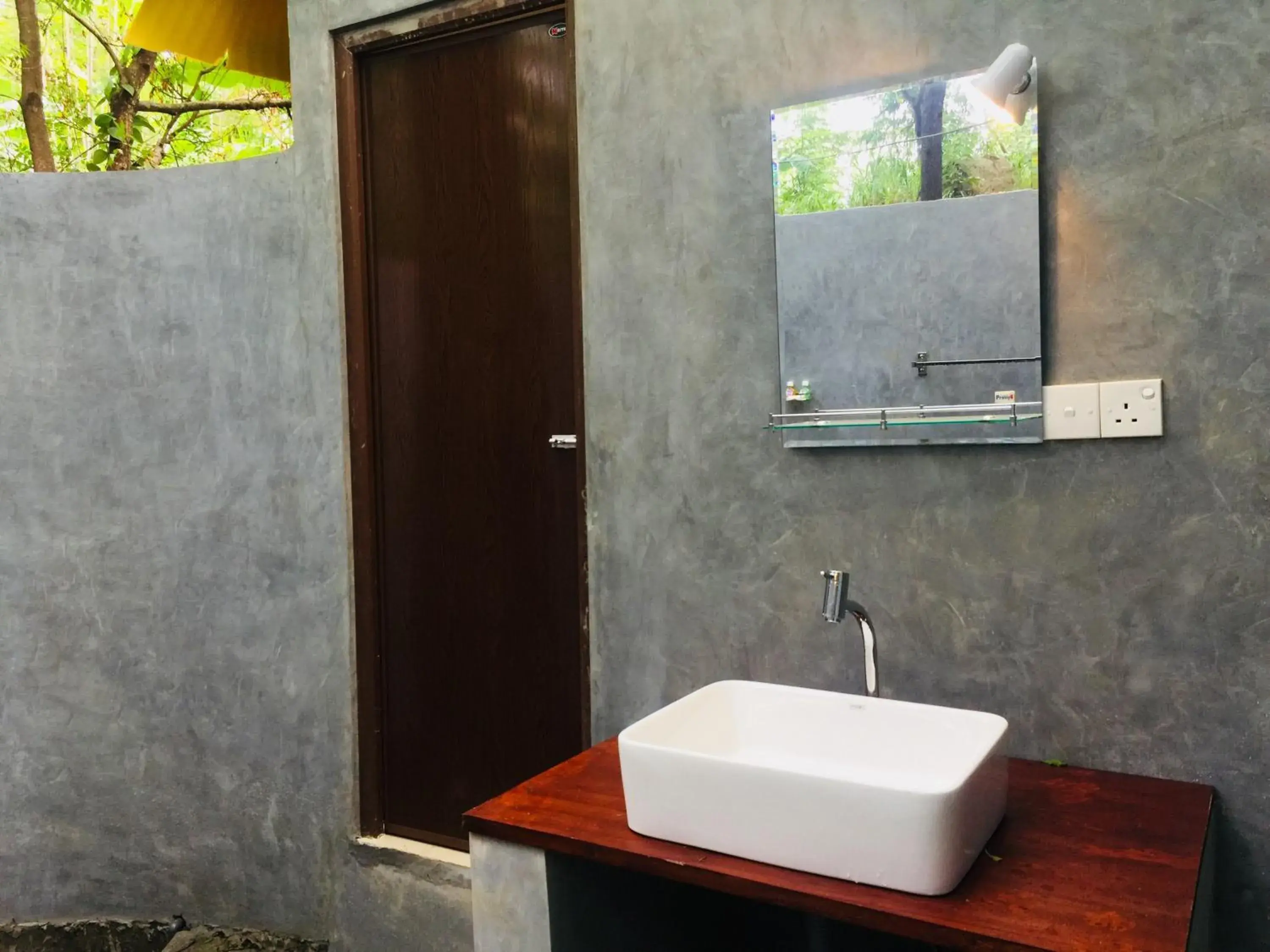 Deluxe Double Room (2 Adults + 1 Child) in Birds Paradise Inn Deluxe Double Room (2 Adults + 1 Child) in Birds Paradise Inn