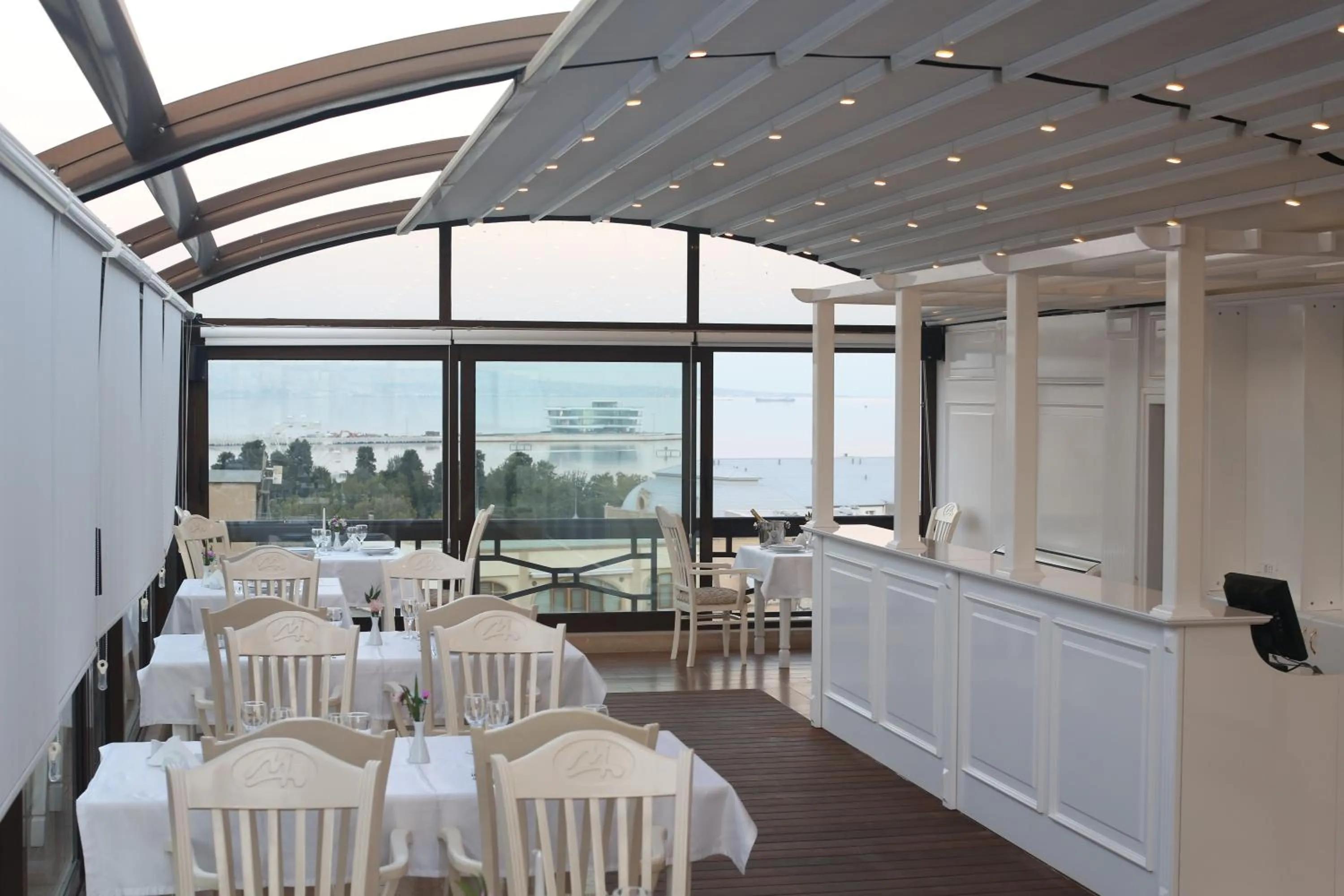 Restaurant/places to eat in Old Street Boutique Hotel