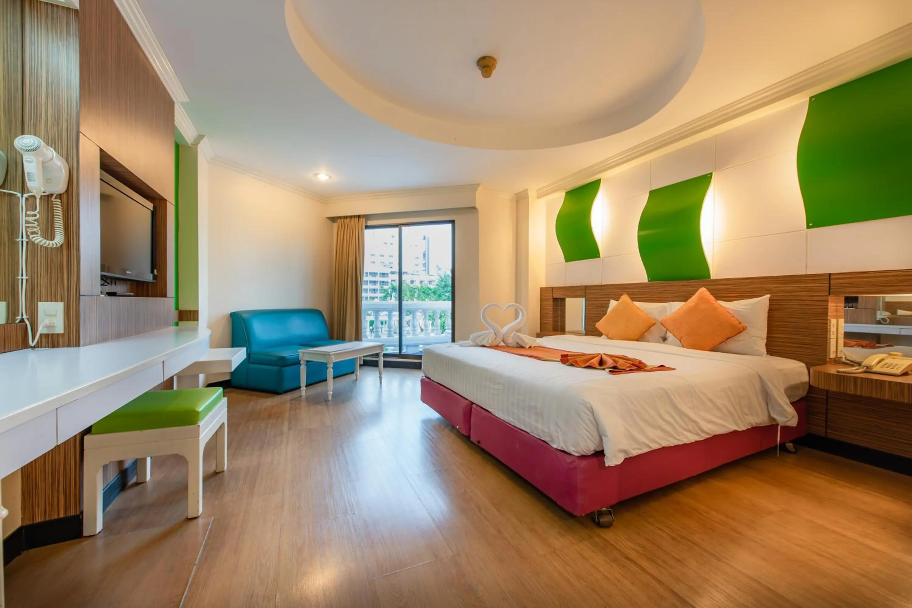 Photo of the whole room, Bed in Caesar Palace Hotel