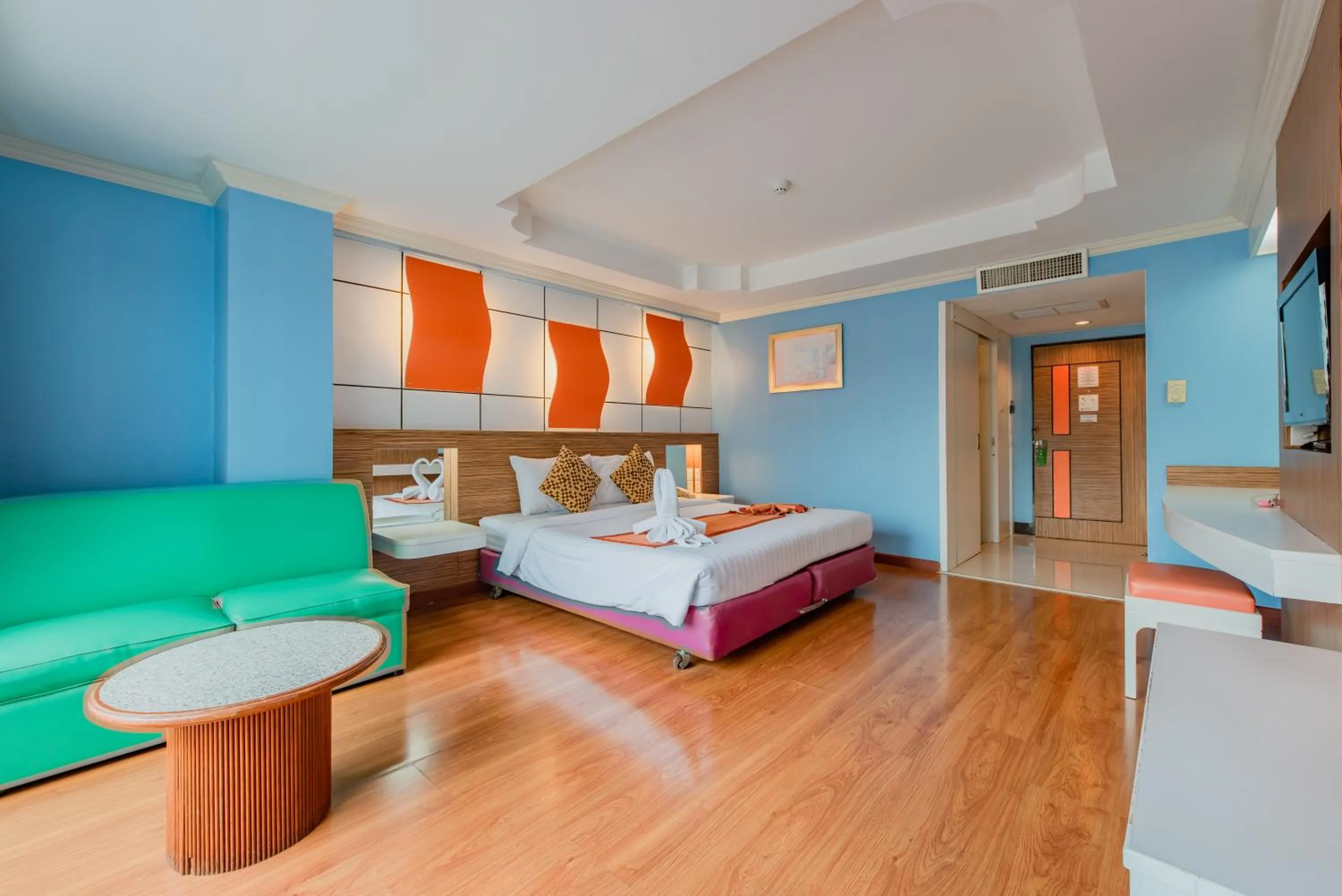 Photo of the whole room, Bed in Caesar Palace Hotel