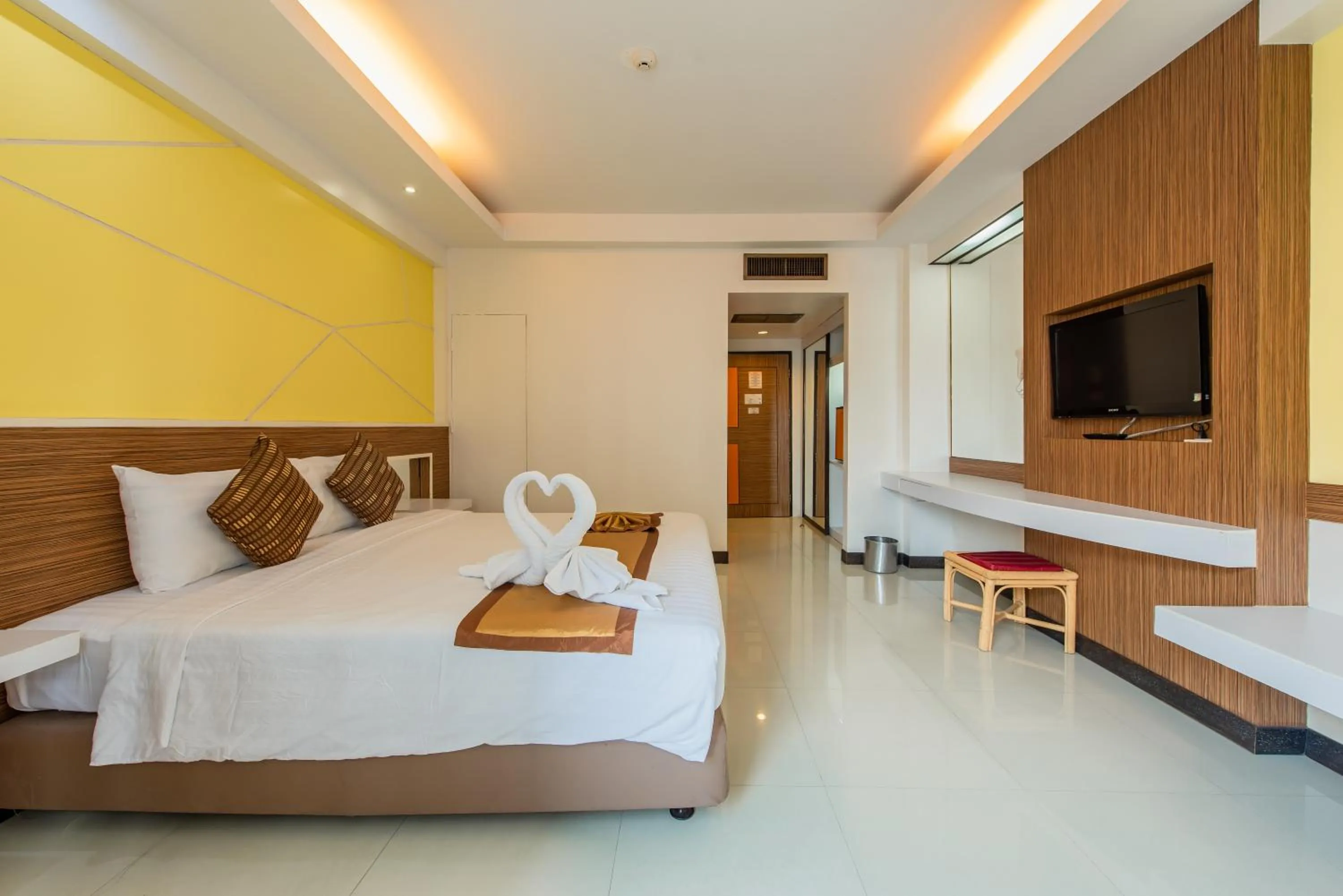 Photo of the whole room, Bed in Caesar Palace Hotel