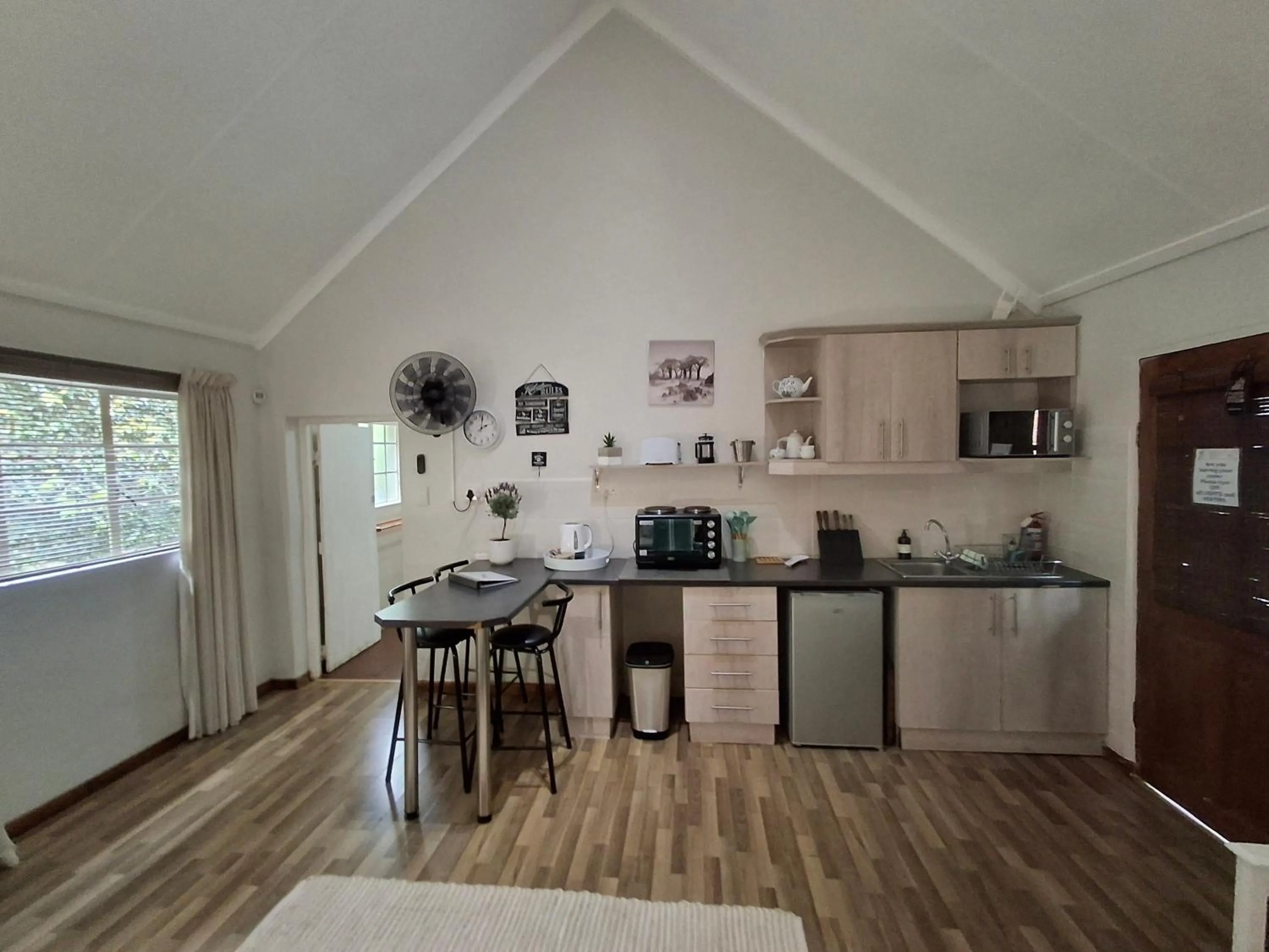 Kitchen or kitchenette in Apartment 7 On Oakleigh