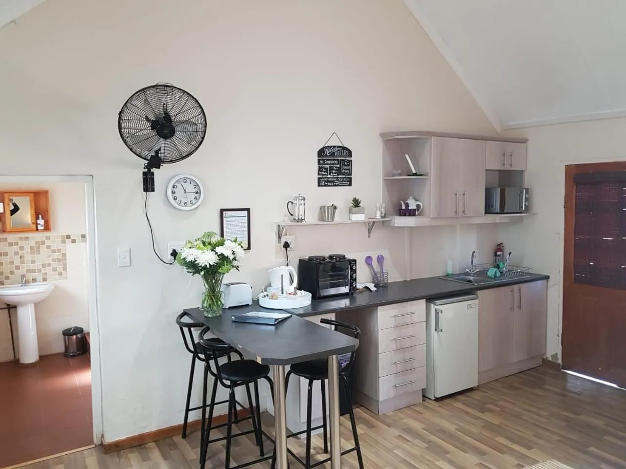 Kitchen or kitchenette in Apartment 7 On Oakleigh