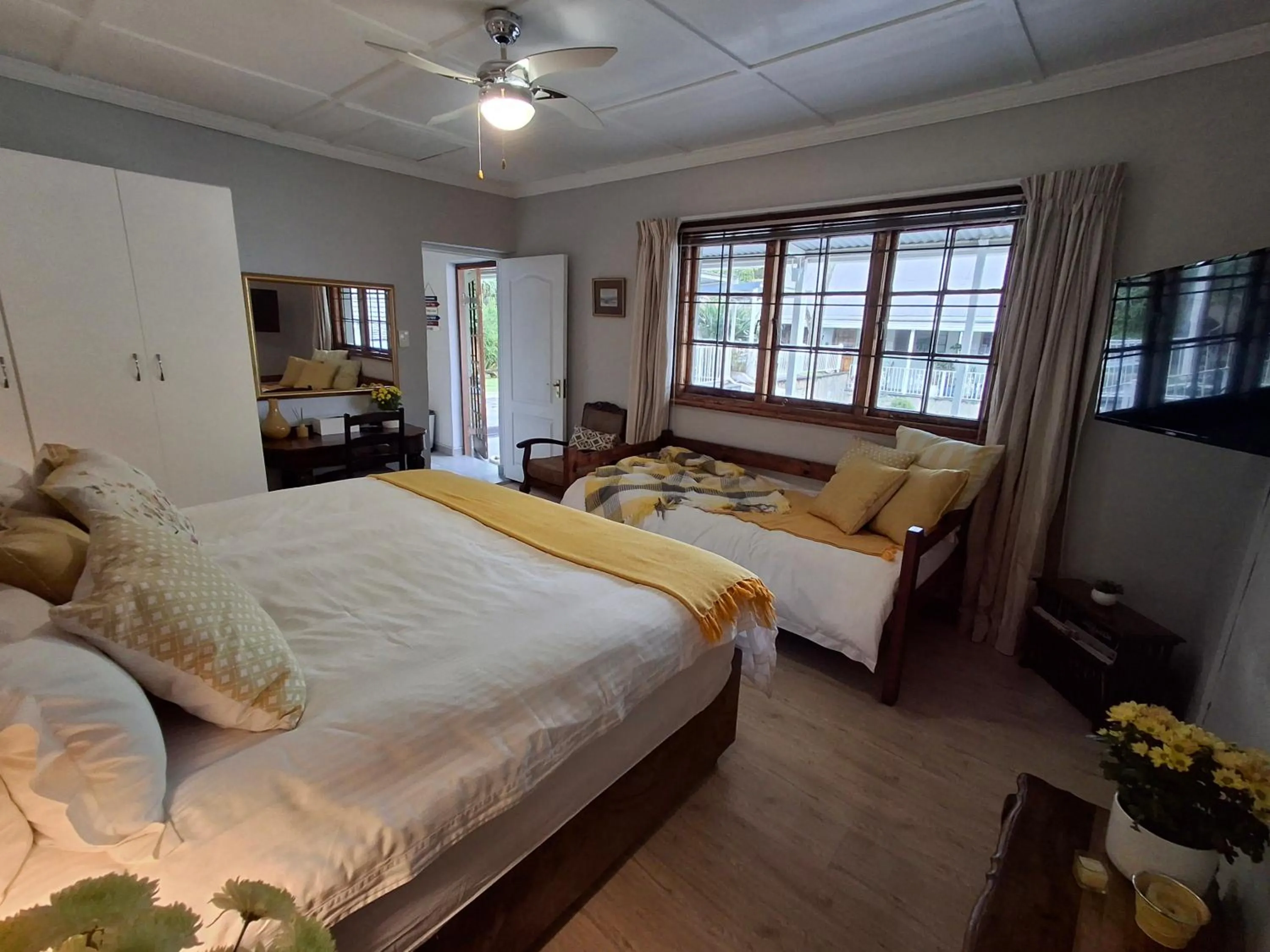 Bedroom, Bed in Apartment 7 On Oakleigh