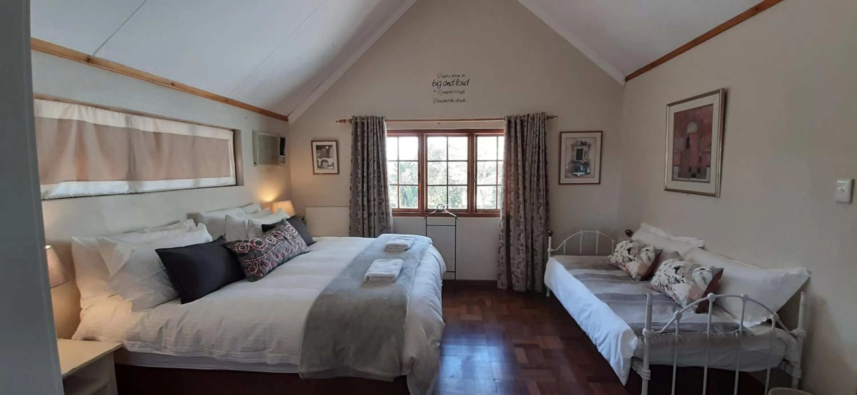 Photo of the whole room, Bed in Apartment 7 On Oakleigh